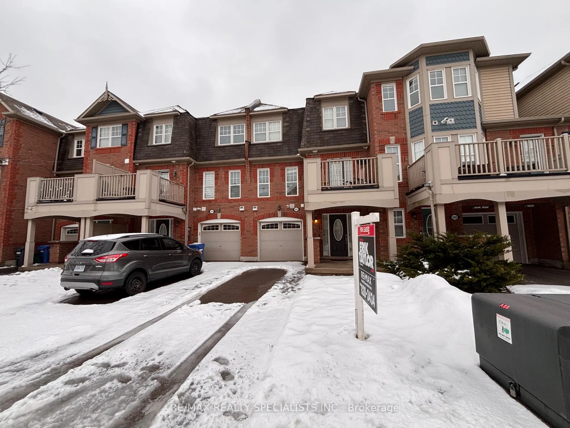 Front of 562 Pharo Point