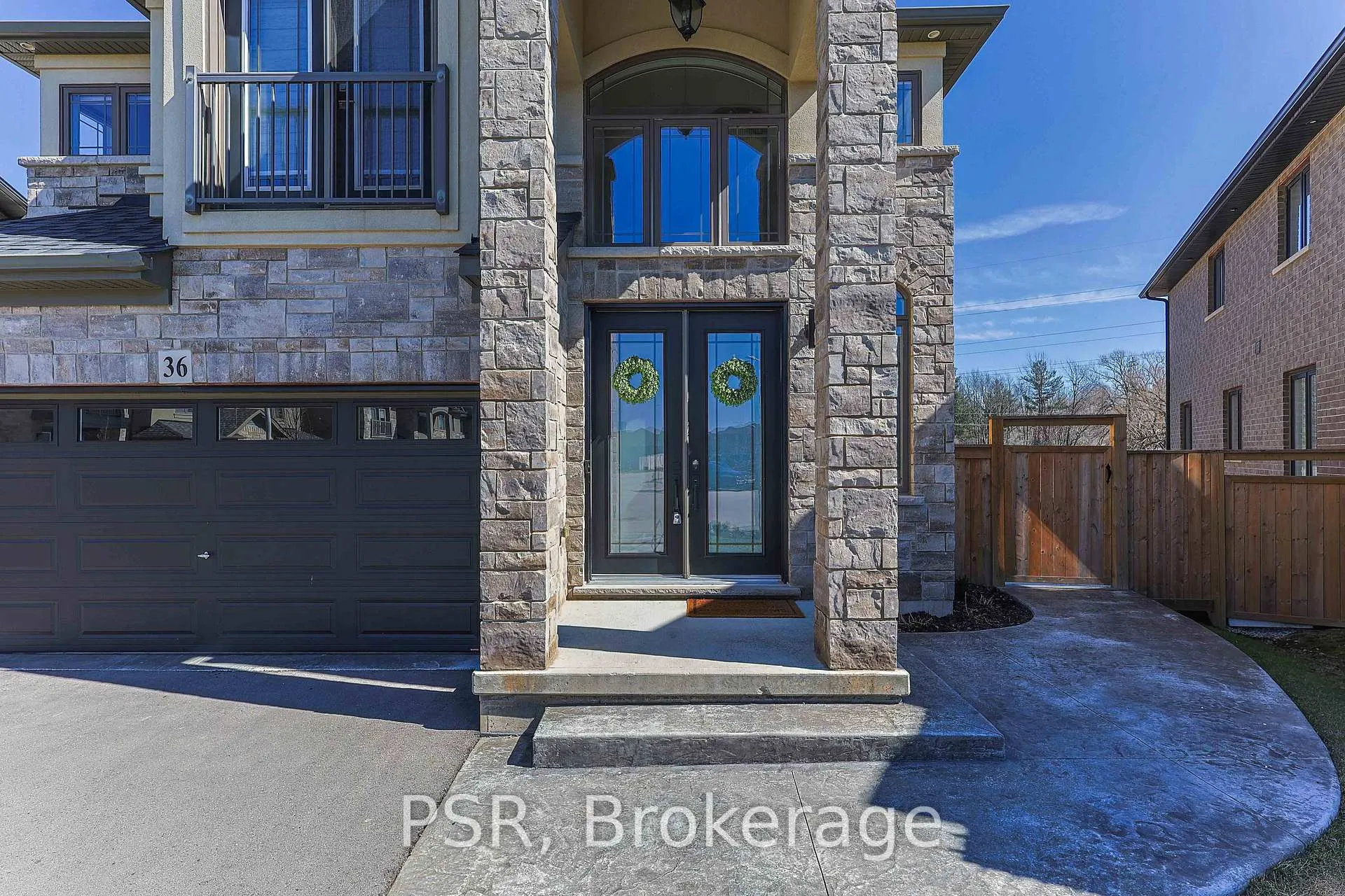 Photo 3 of 36 Scanlon Place, Hamilton, Ancaster — HOMEH