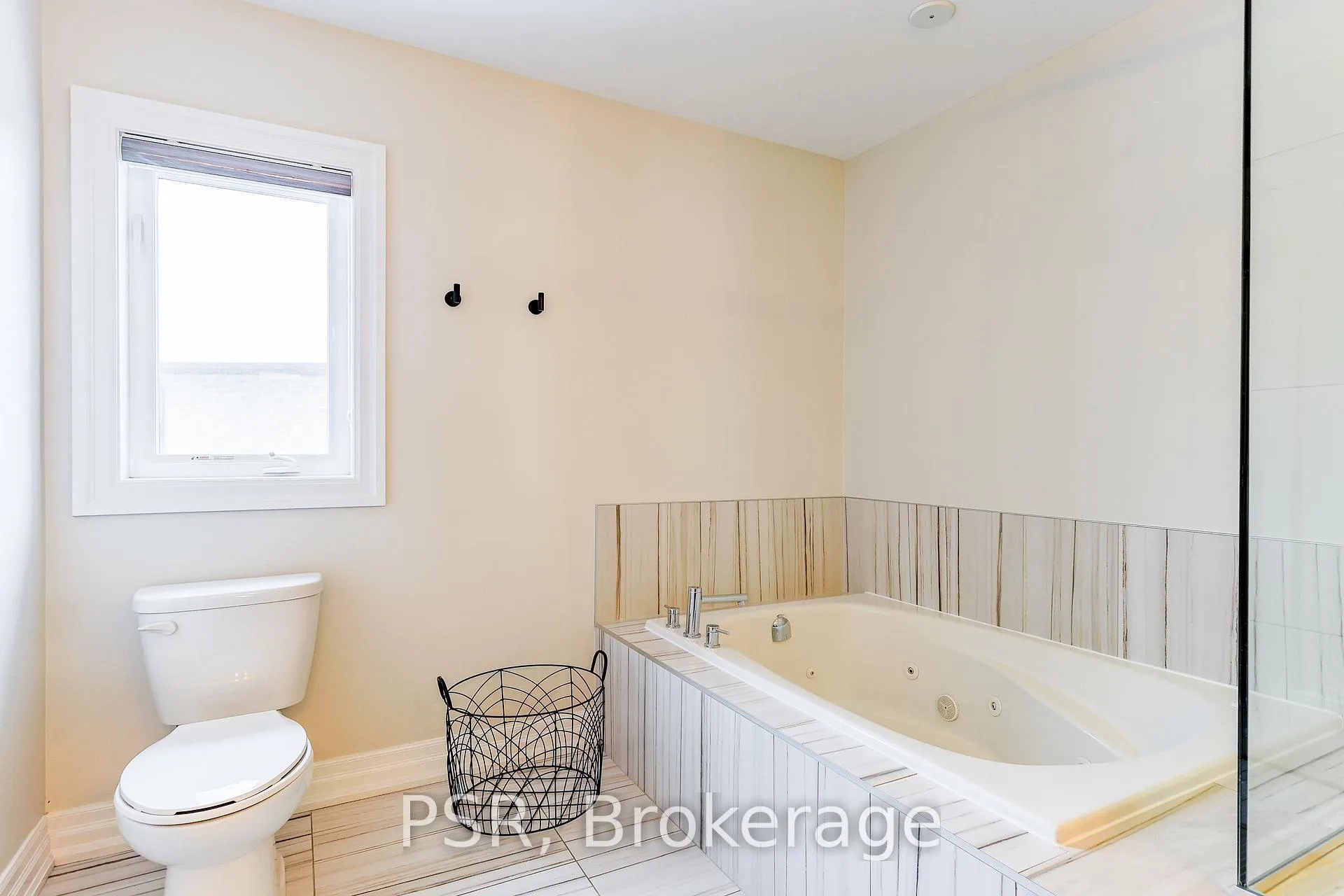 Photo 19 of 36 Scanlon Place, Hamilton, Ancaster — HOMEH