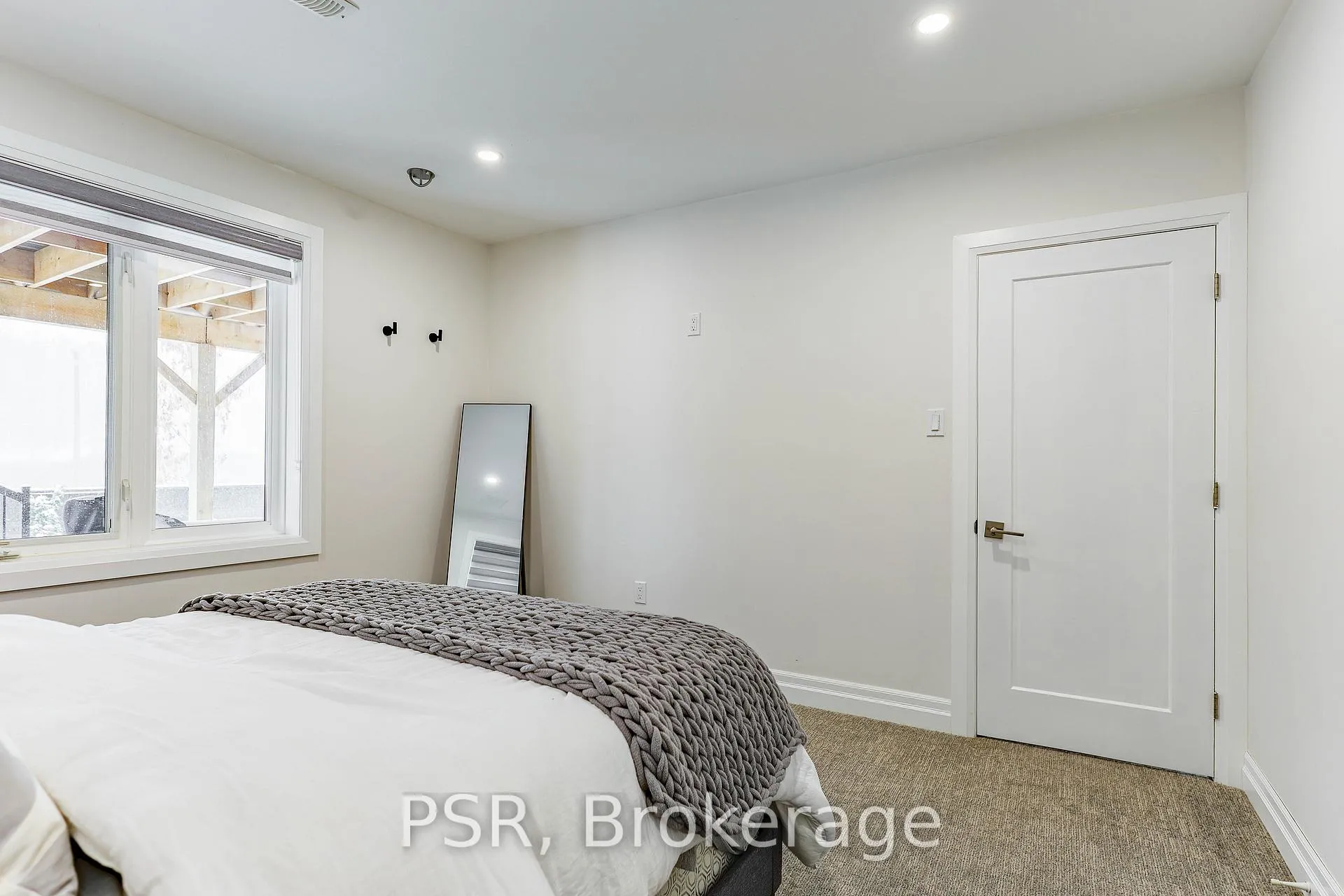 Photo 33 of 36 Scanlon Place, Hamilton, Ancaster — HOMEH