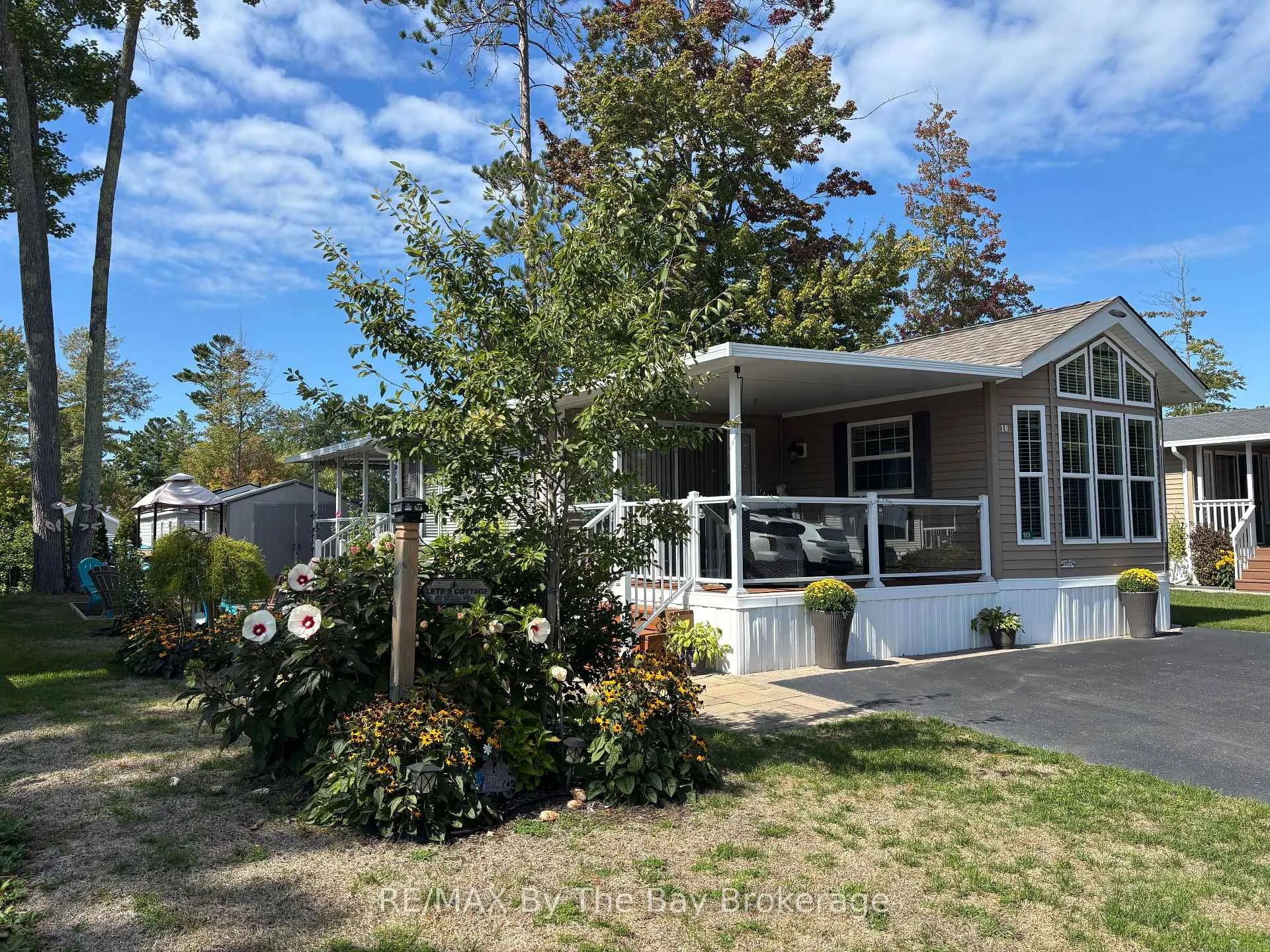 Front of 10 White Pines Trail