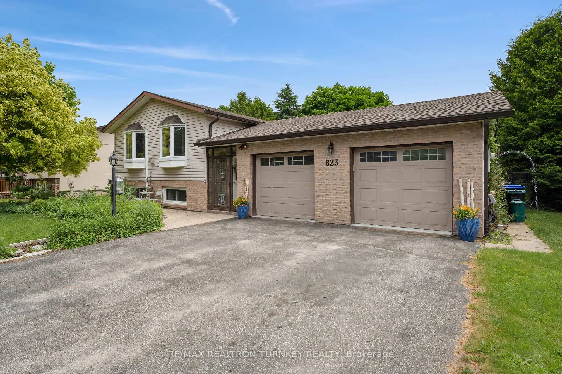 Photo 3 of 823 Church Drive, Innisfil, Lefroy — HOMEH