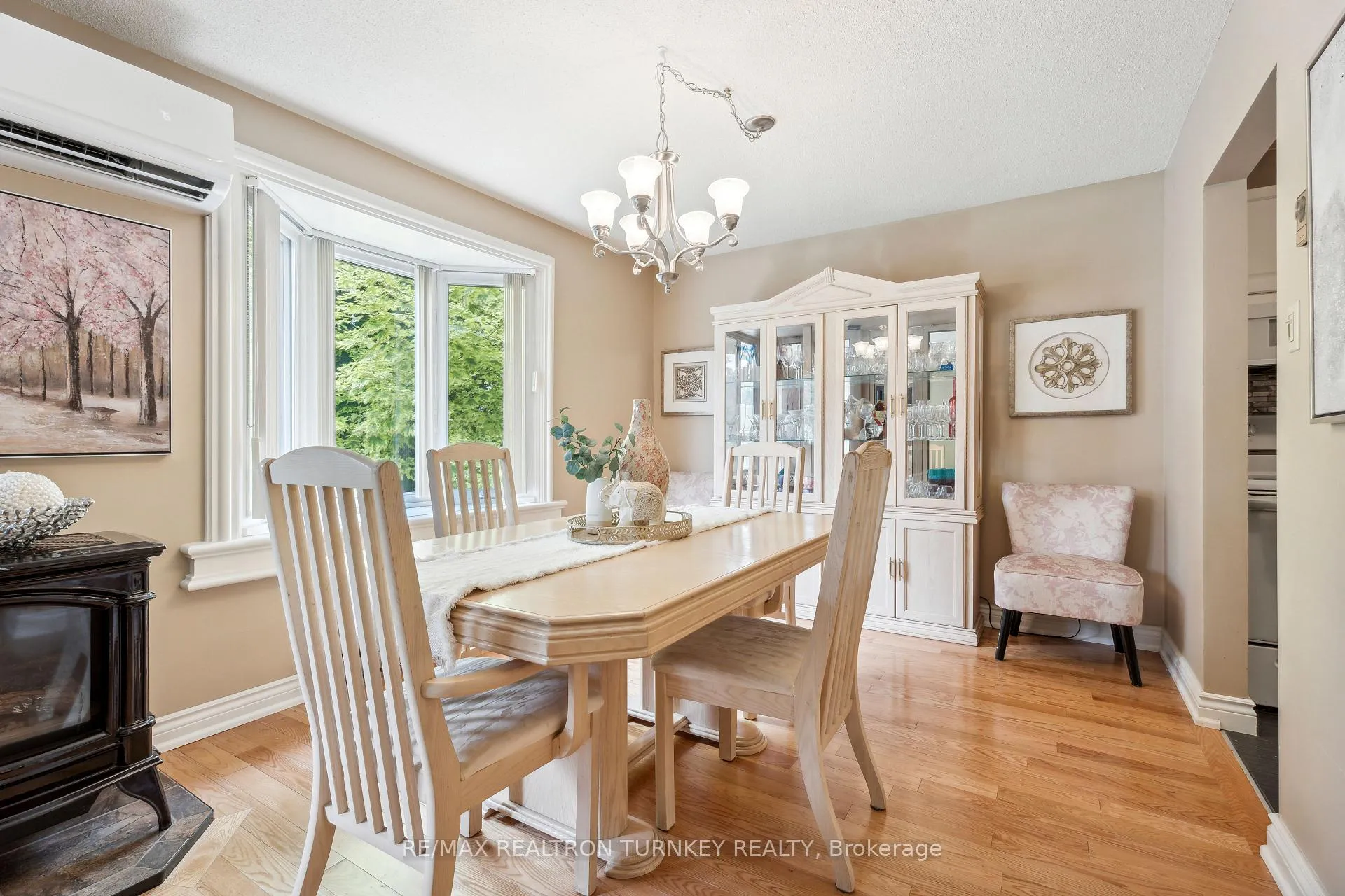 Photo 10 of 823 Church Drive, Innisfil, Lefroy — HOMEH