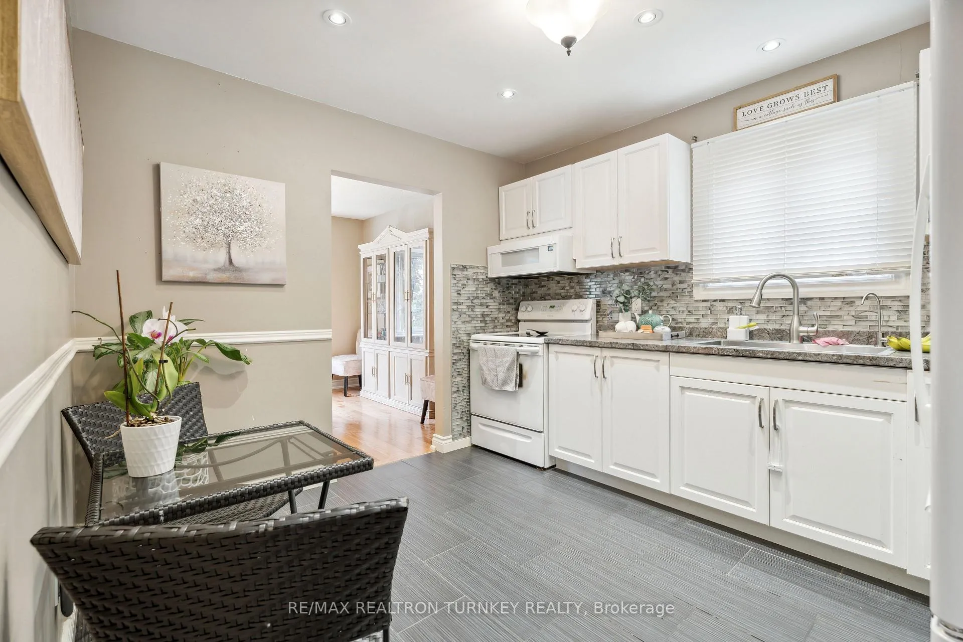 Photo 11 of 823 Church Drive, Innisfil, Lefroy — HOMEH
