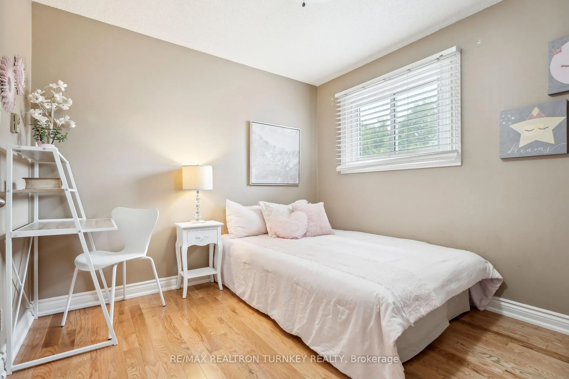 Photo 14 of 823 Church Drive, Innisfil, Lefroy — HOMEH