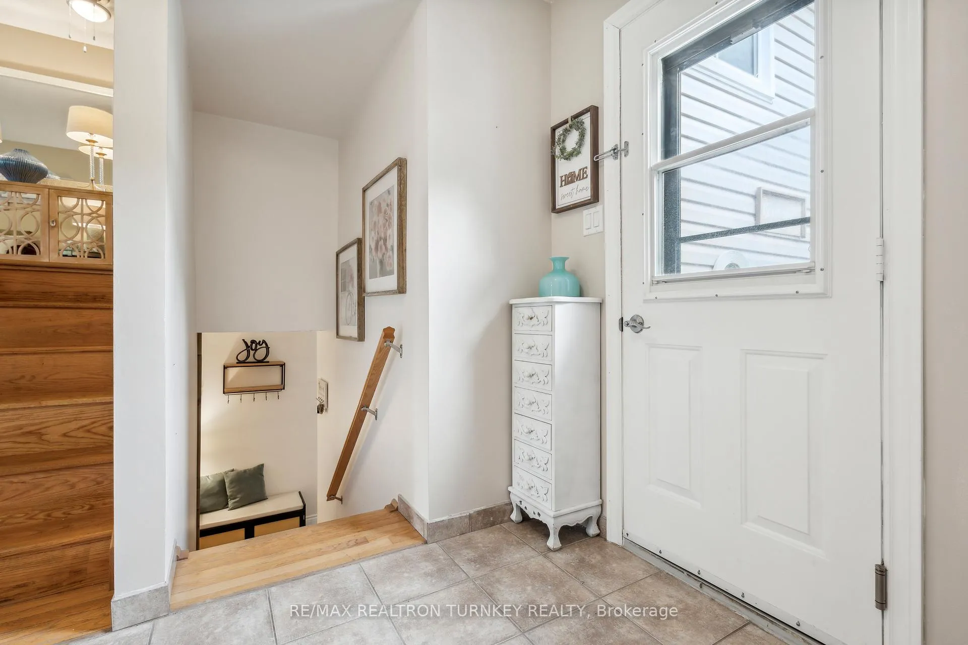 Photo 17 of 823 Church Drive, Innisfil, Lefroy — HOMEH