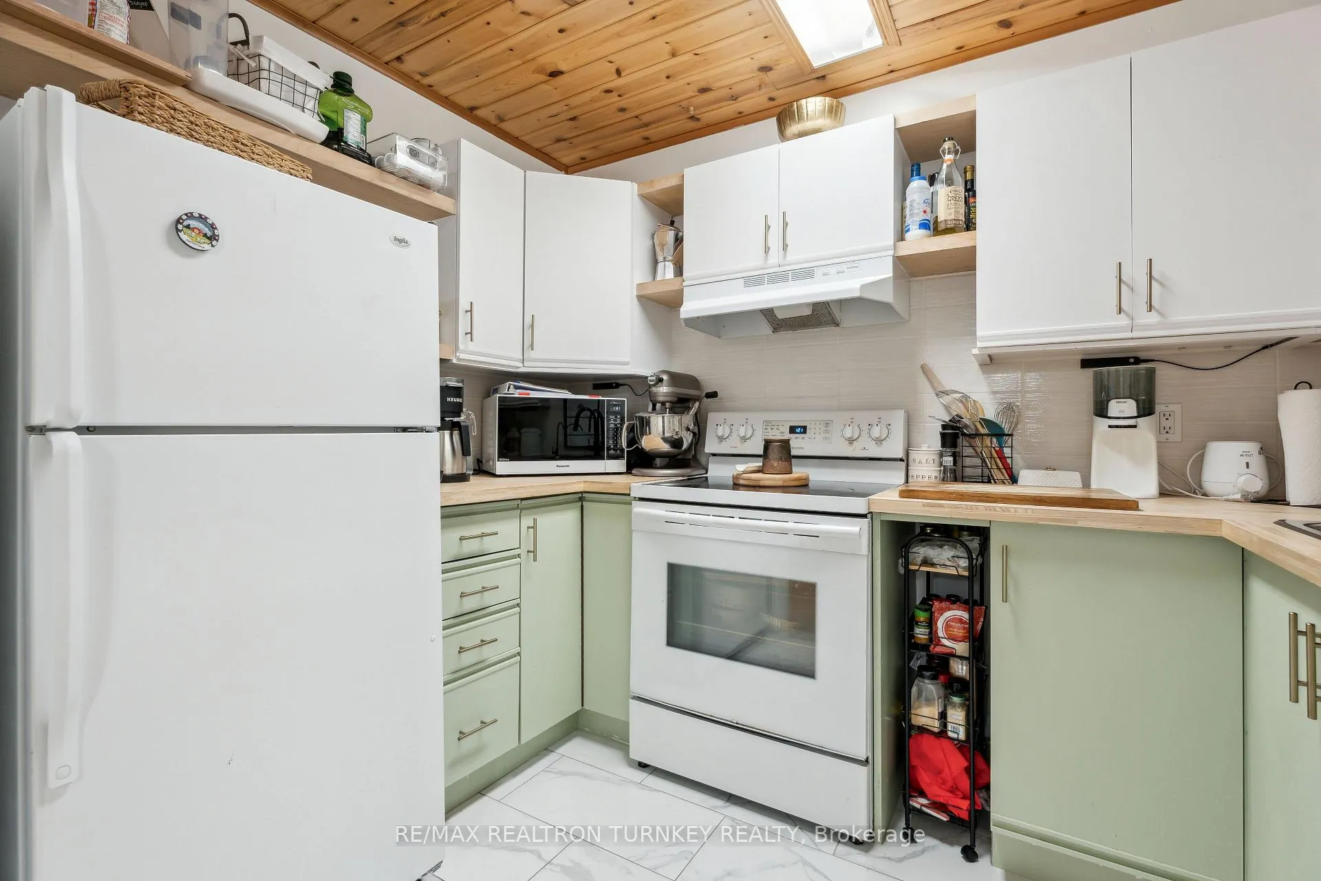 Photo 22 of 823 Church Drive, Innisfil, Lefroy — HOMEH