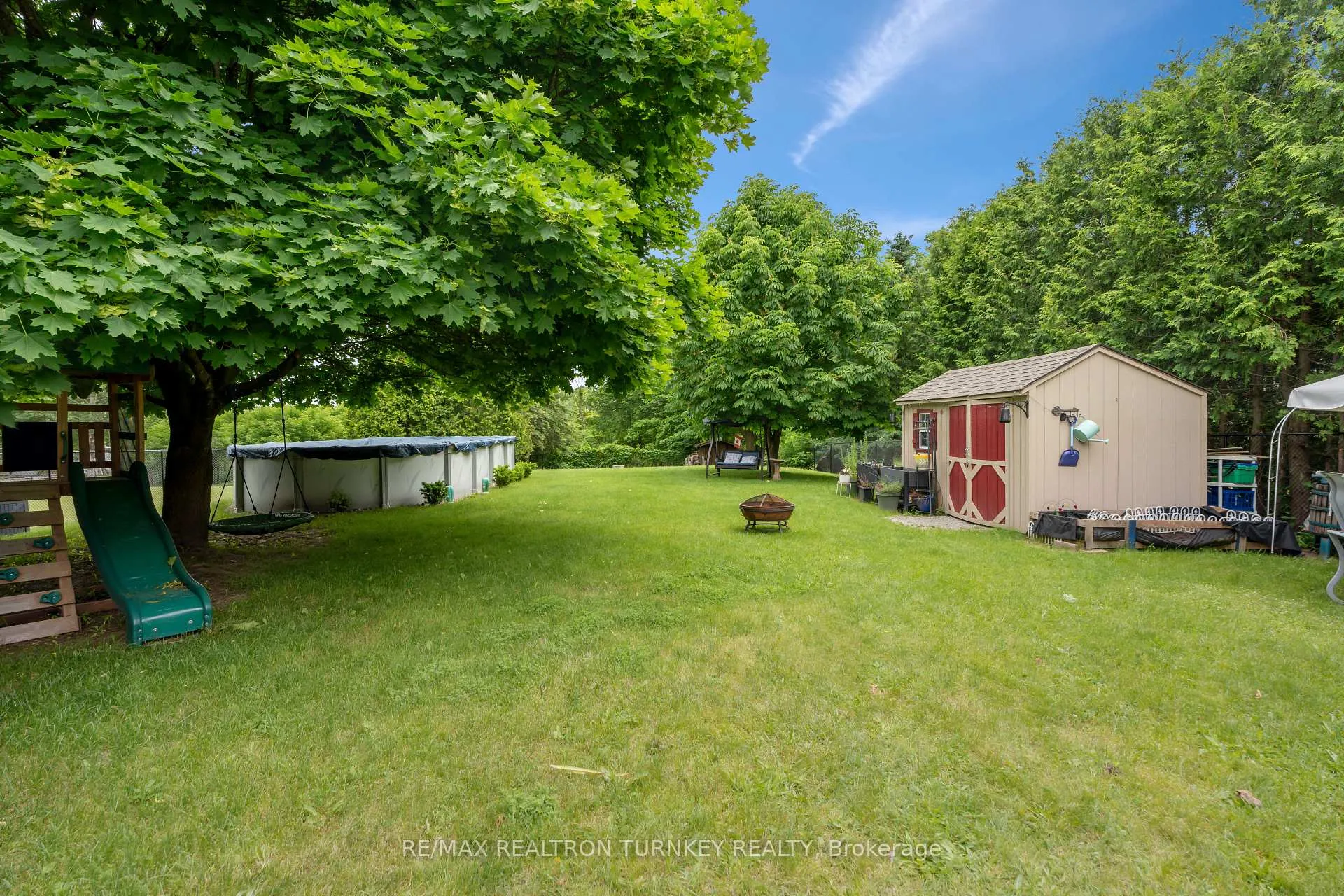 Photo 29 of 823 Church Drive, Innisfil, Lefroy — HOMEH
