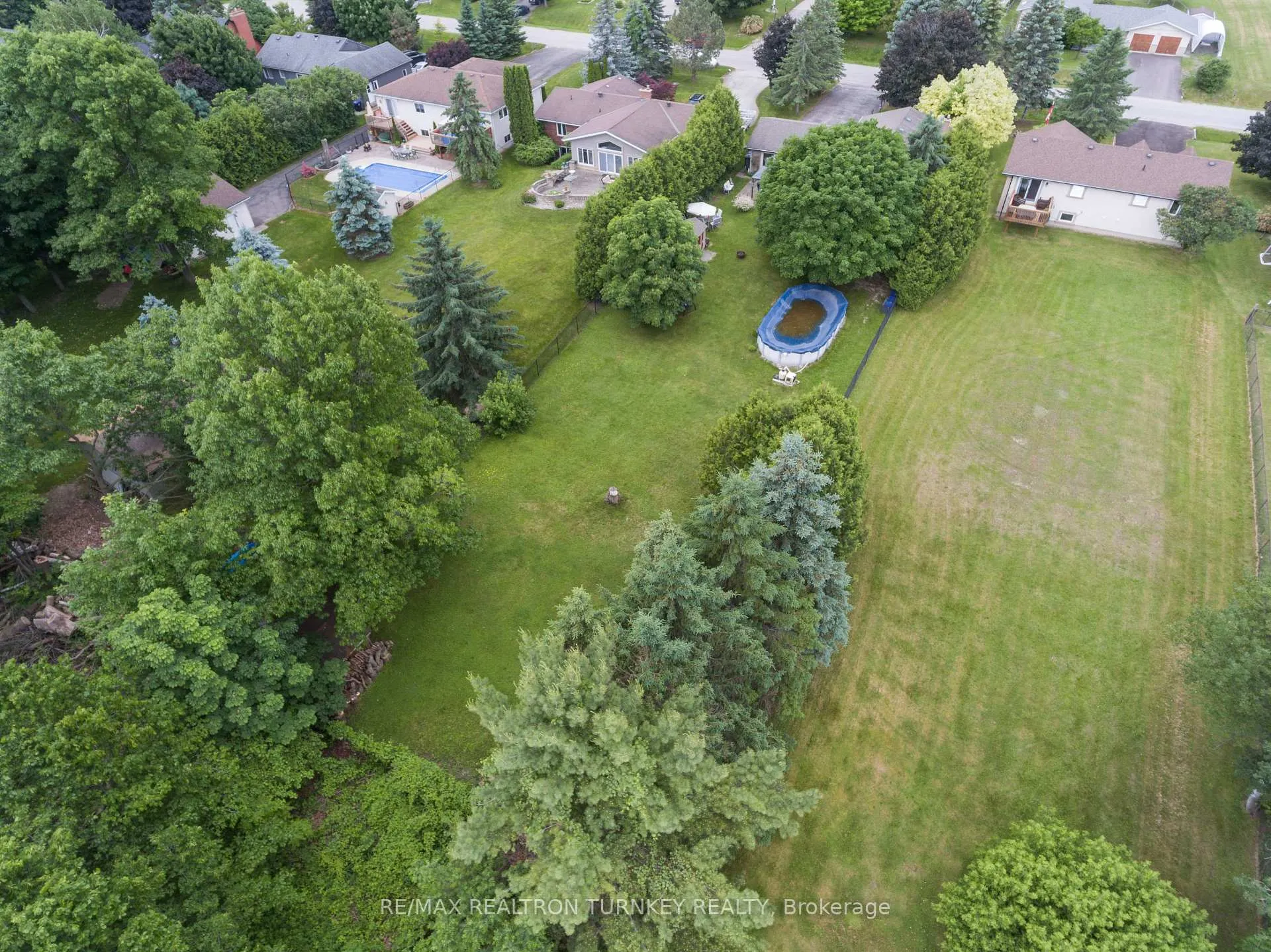 Photo 32 of 823 Church Drive, Innisfil, Lefroy — HOMEH
