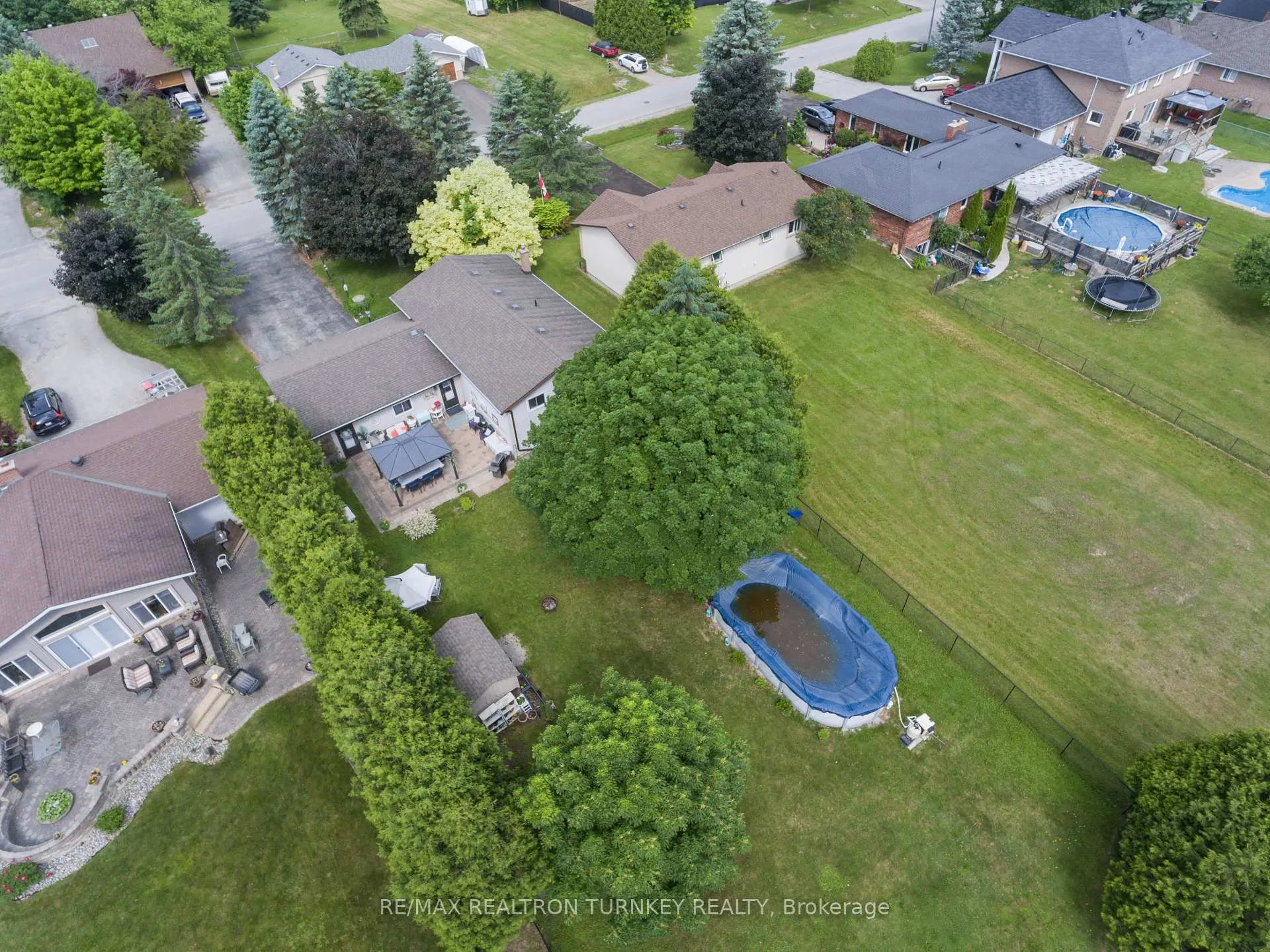 Photo 33 of 823 Church Drive, Innisfil, Lefroy — HOMEH