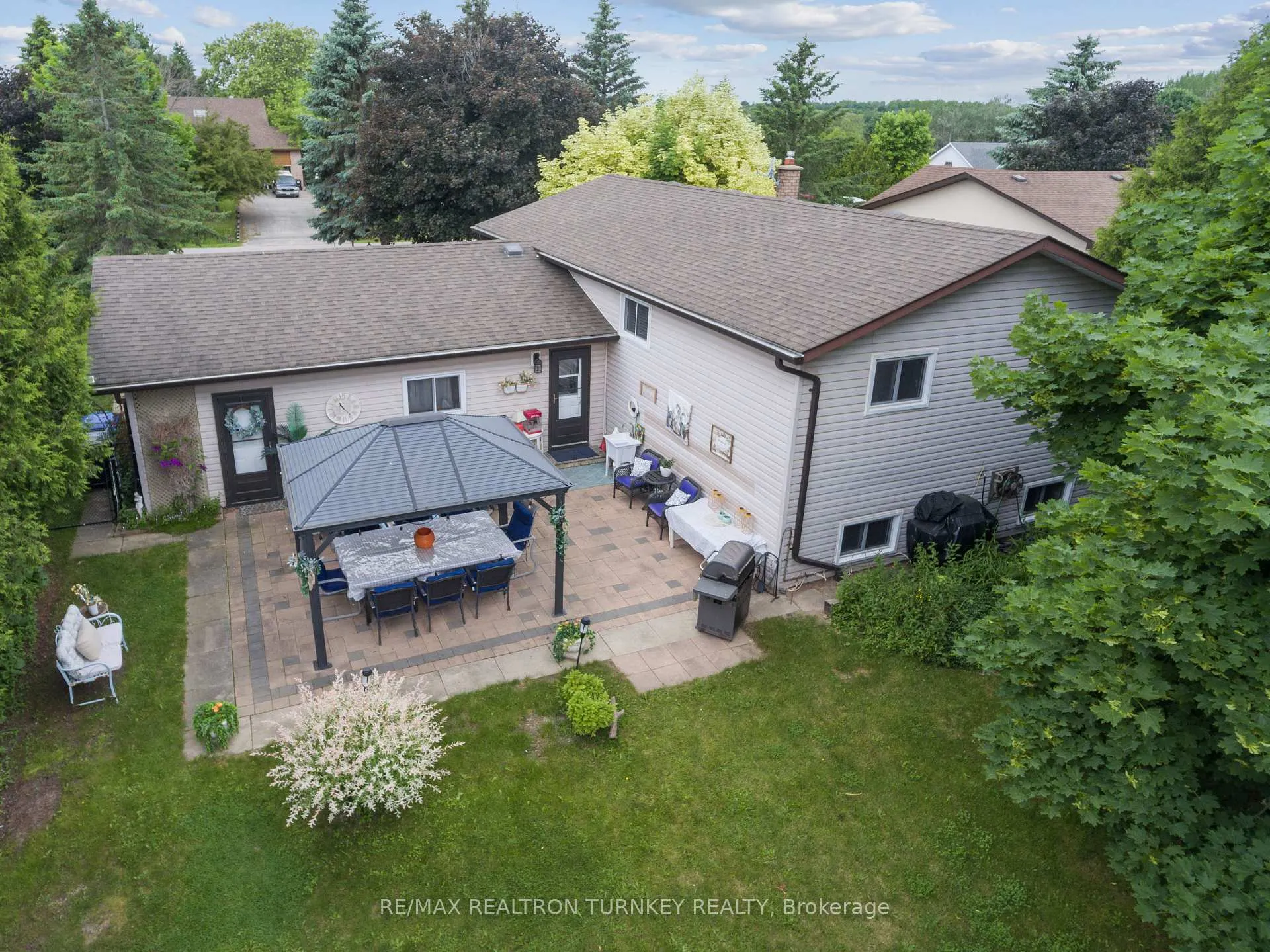 Photo 34 of 823 Church Drive, Innisfil, Lefroy — HOMEH