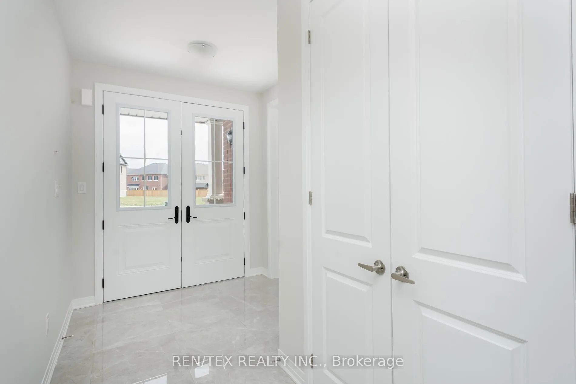 Photo 3 of 1723 Corsal Court, Innisfil, Rural Innisfil — HOMEH