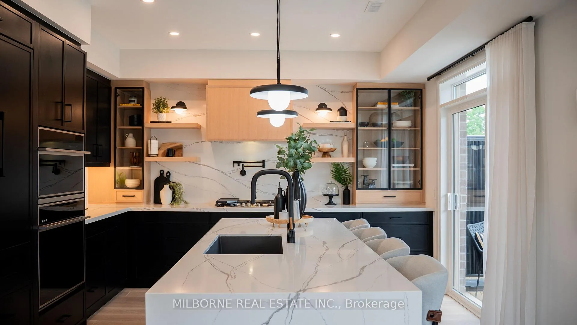 Photo 2 of 50 Fred Beaton Place, King, King City — HOMEH