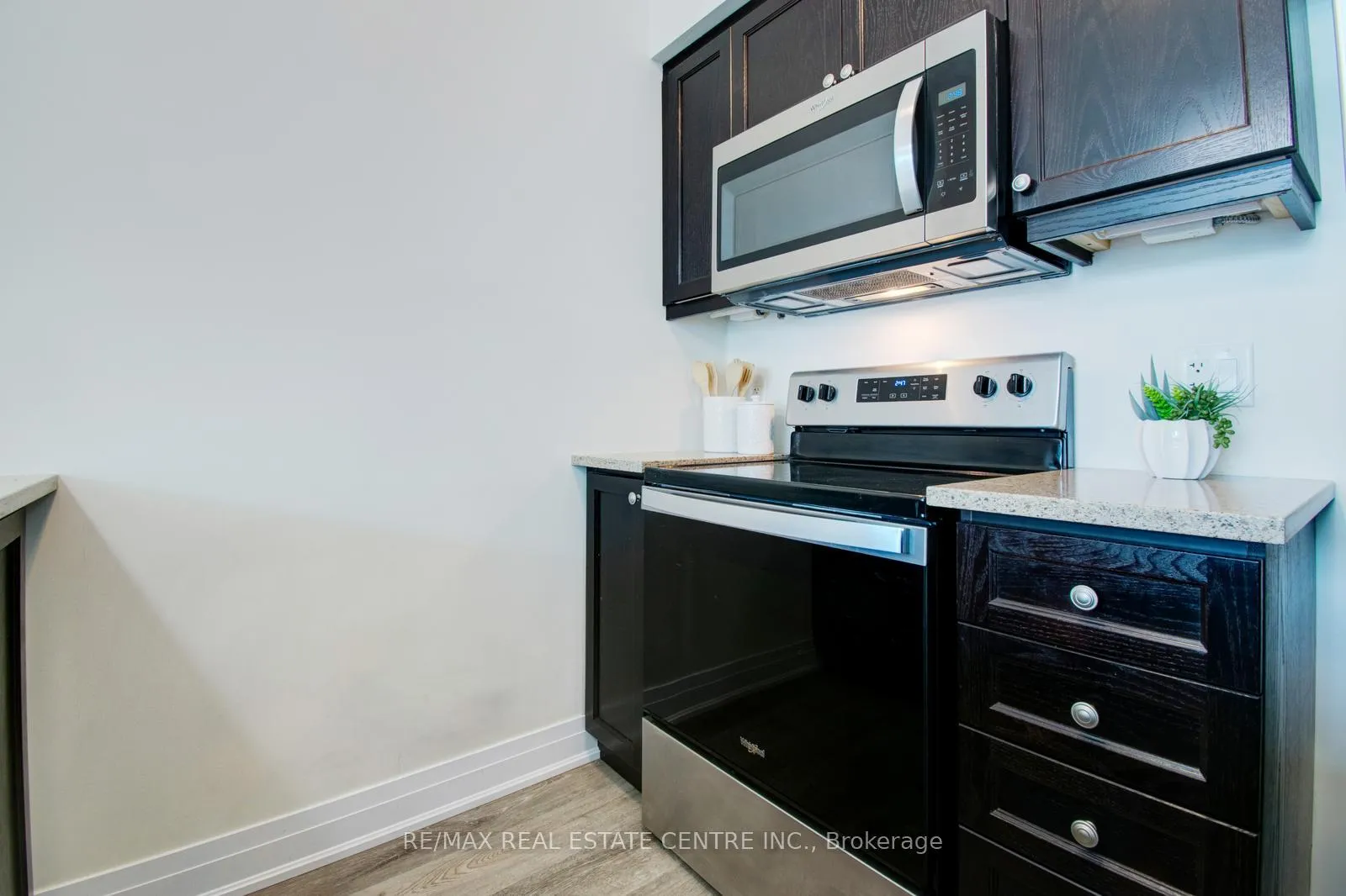 Photo 11 of Unit 535, 16 Concord Place, Grimsby, Grimsby Beach — HOMEH
