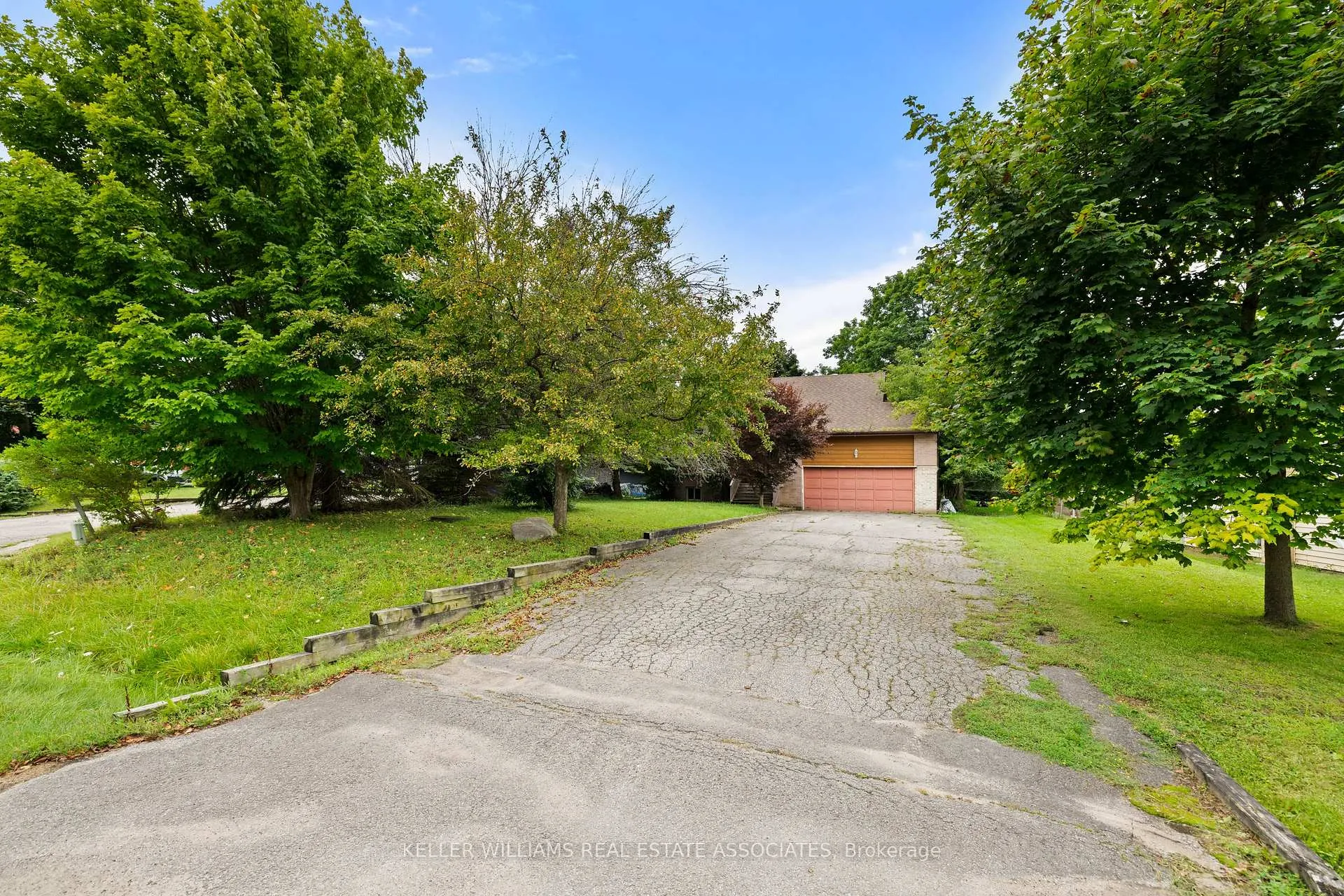 Photo 1 of 820 Church Dr S, Innisfil, Lefroy — HOMEH