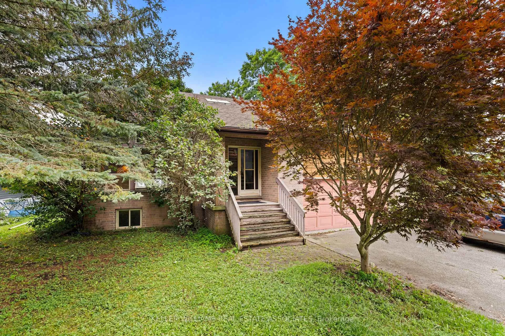 Photo 3 of 820 Church Dr S, Innisfil, Lefroy — HOMEH