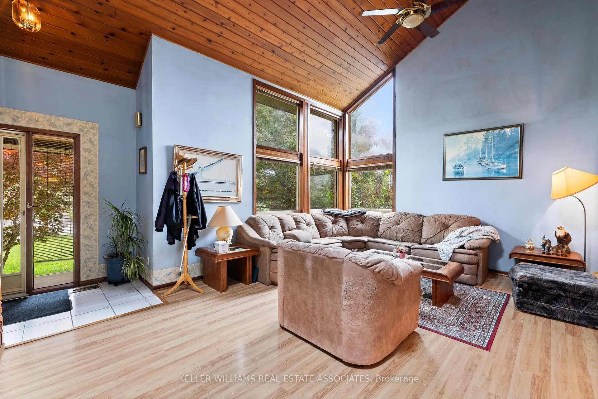 Photo 9 of 820 Church Dr S, Innisfil, Lefroy — HOMEH