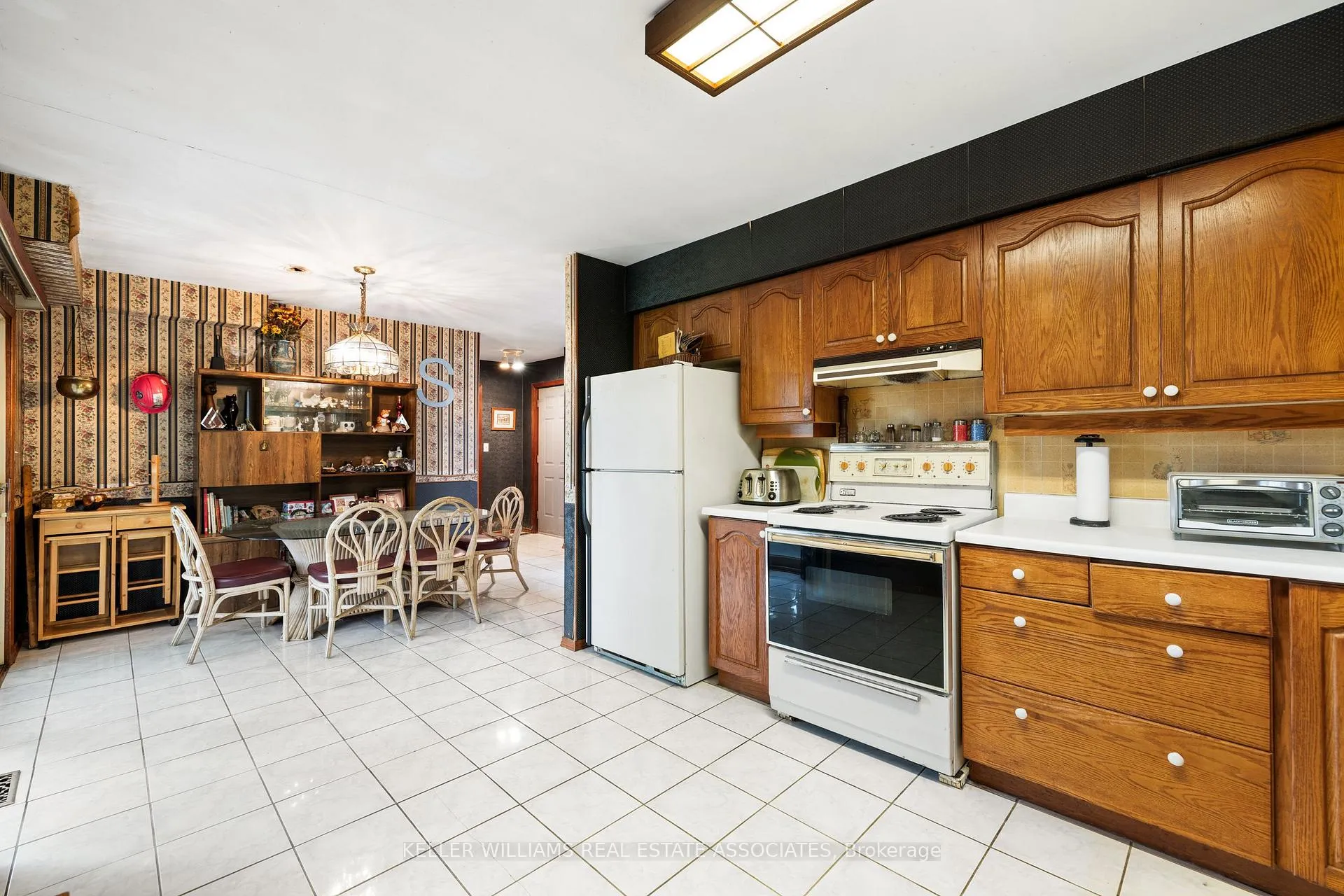 Photo 13 of 820 Church Dr S, Innisfil, Lefroy — HOMEH