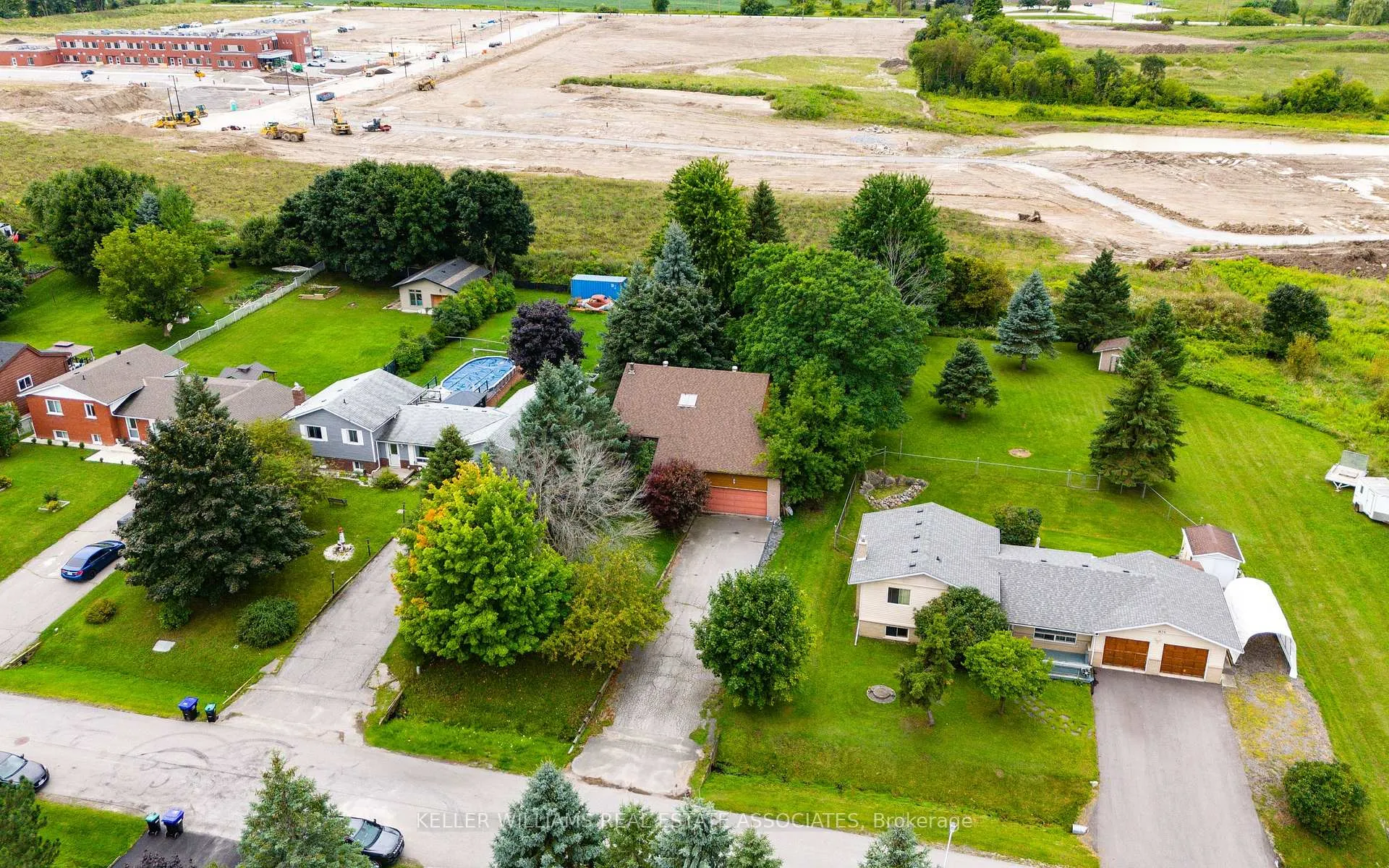 Photo 30 of 820 Church Dr S, Innisfil, Lefroy — HOMEH