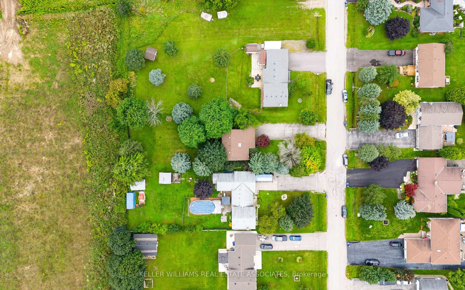 Photo 32 of 820 Church Dr S, Innisfil, Lefroy — HOMEH