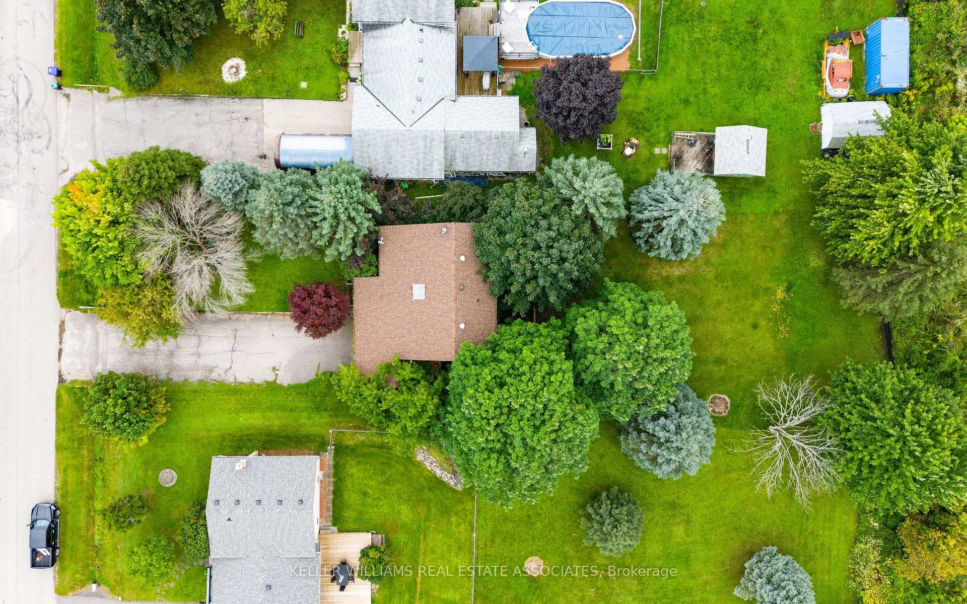 Photo 33 of 820 Church Dr S, Innisfil, Lefroy — HOMEH