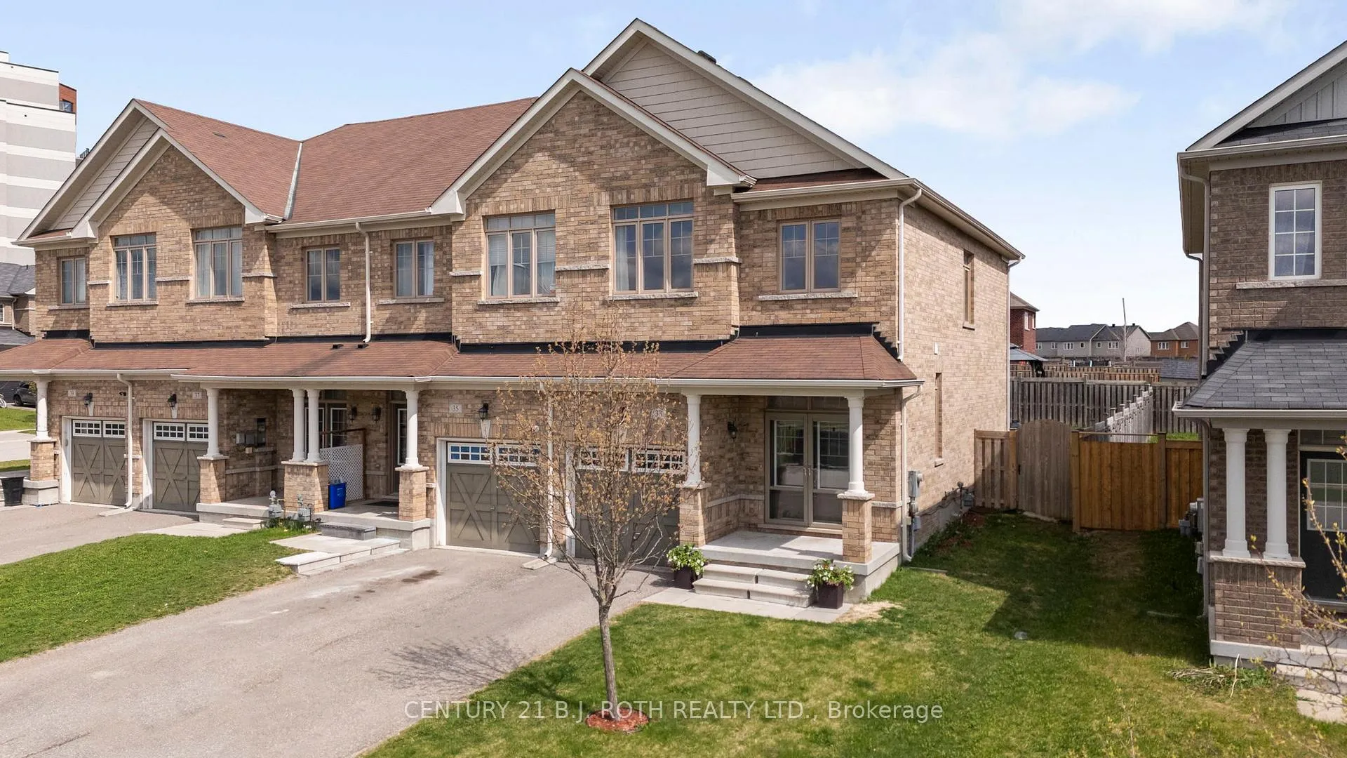 Photo 2 of 33 Snelgrove Crescent, Barrie, Sunnidale — HOMEH