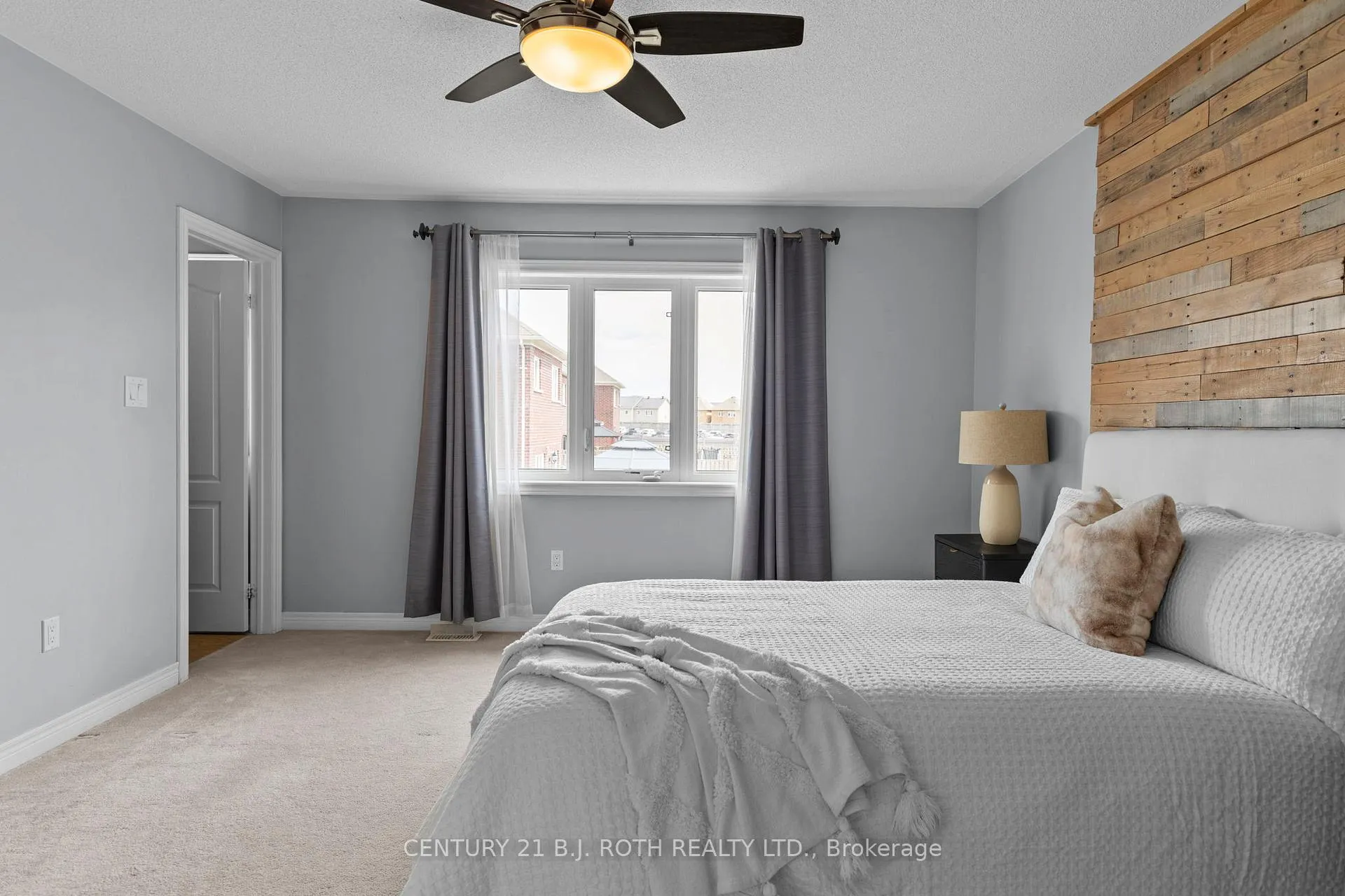Photo 23 of 33 Snelgrove Crescent, Barrie, Sunnidale — HOMEH