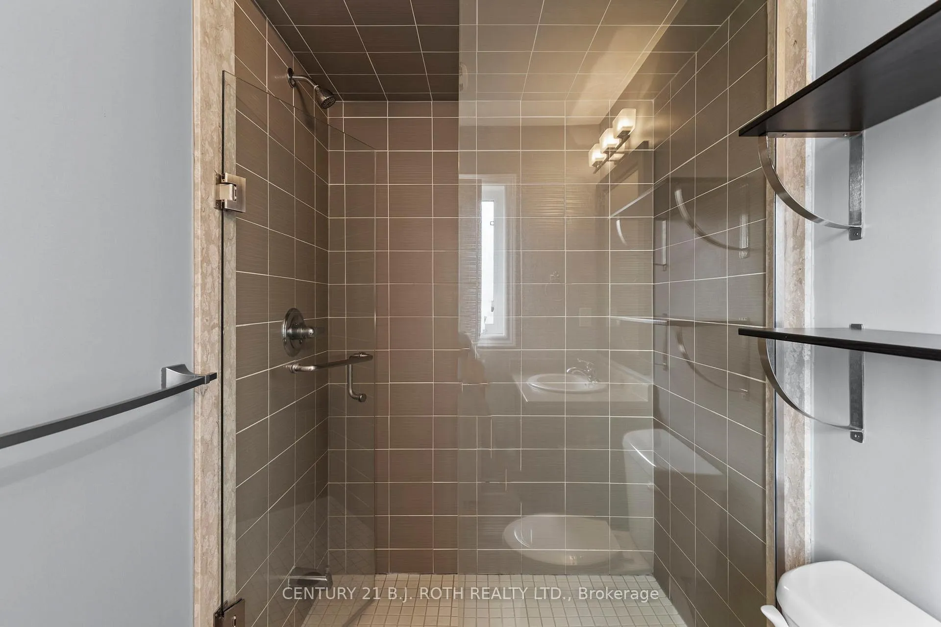 Photo 25 of 33 Snelgrove Crescent, Barrie, Sunnidale — HOMEH