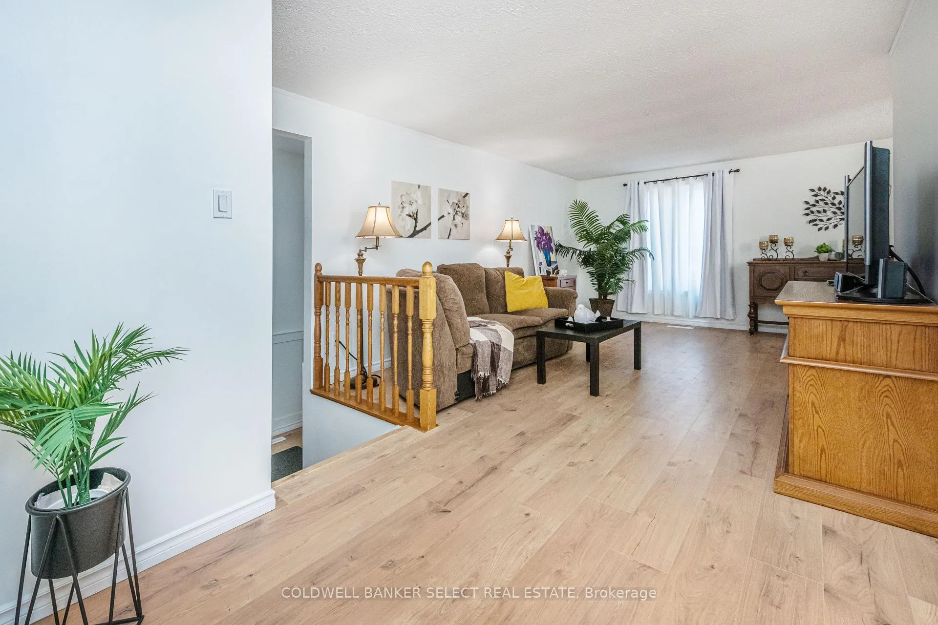 Photo 3 of 354 Whitehead Crescent, Caledon, Bolton North — HOMEH