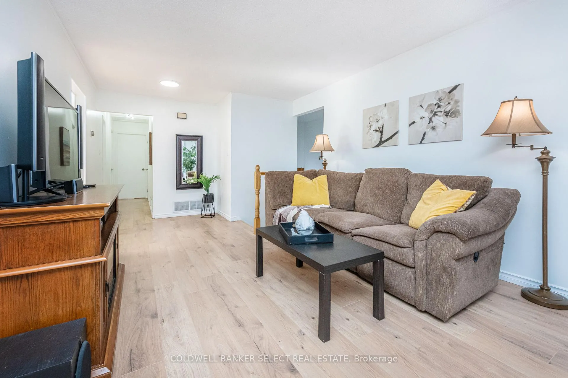 Photo 4 of 354 Whitehead Crescent, Caledon, Bolton North — HOMEH