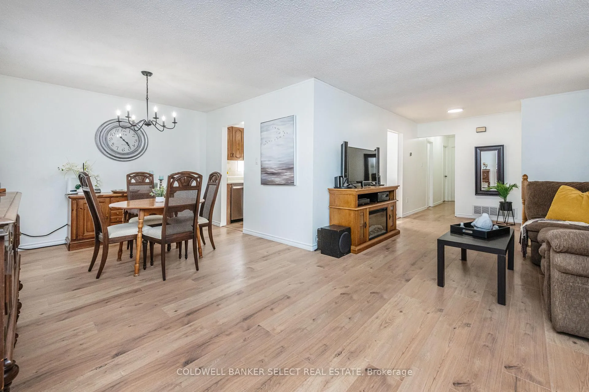 Photo 9 of 354 Whitehead Crescent, Caledon, Bolton North — HOMEH