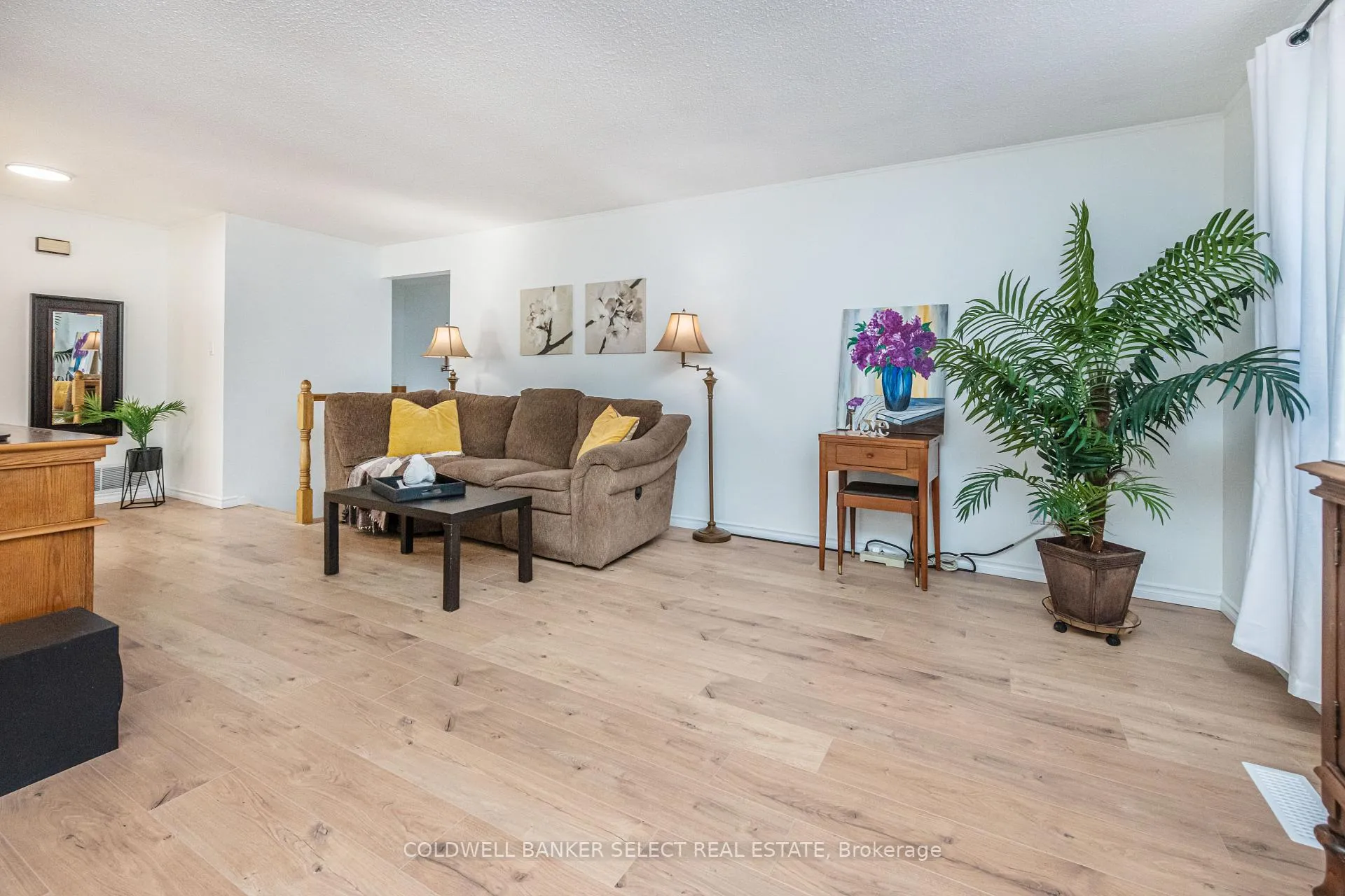 Photo 10 of 354 Whitehead Crescent, Caledon, Bolton North — HOMEH