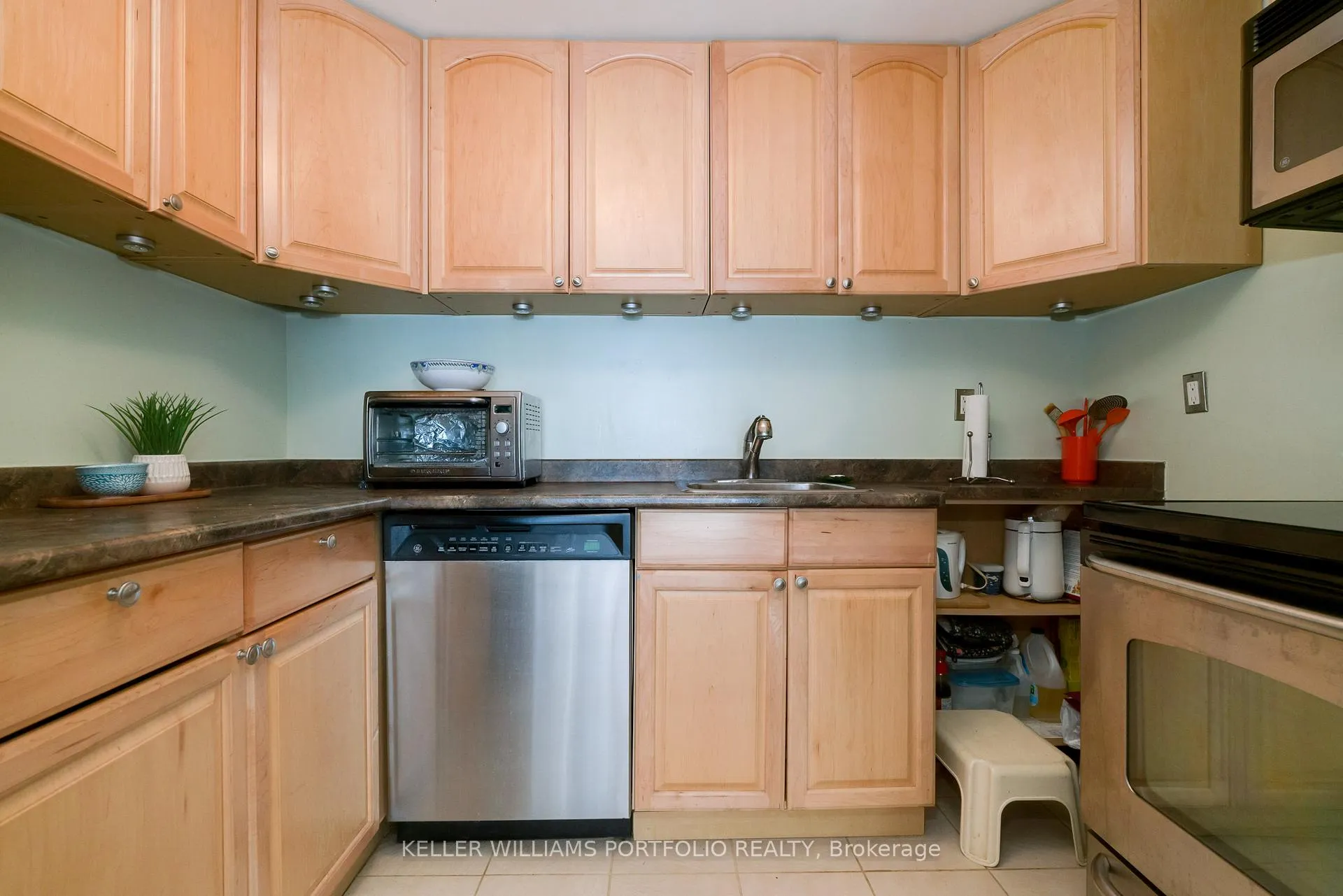 Photo 7 of Unit 413, 71 Front Street E, Toronto, Waterfront Communities — HOMEH