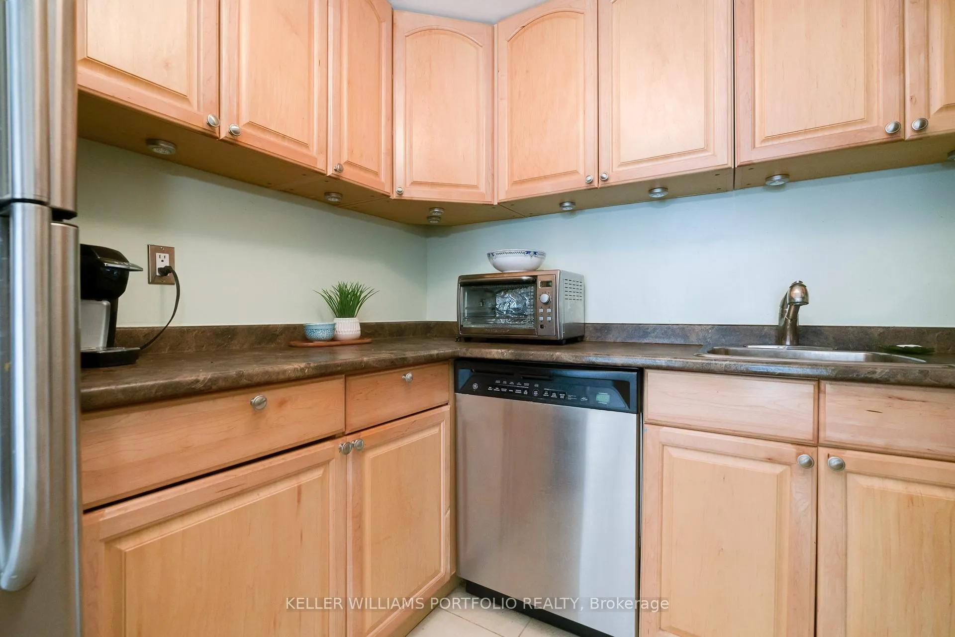 Photo 8 of Unit 413, 71 Front Street E, Toronto, Waterfront Communities — HOMEH