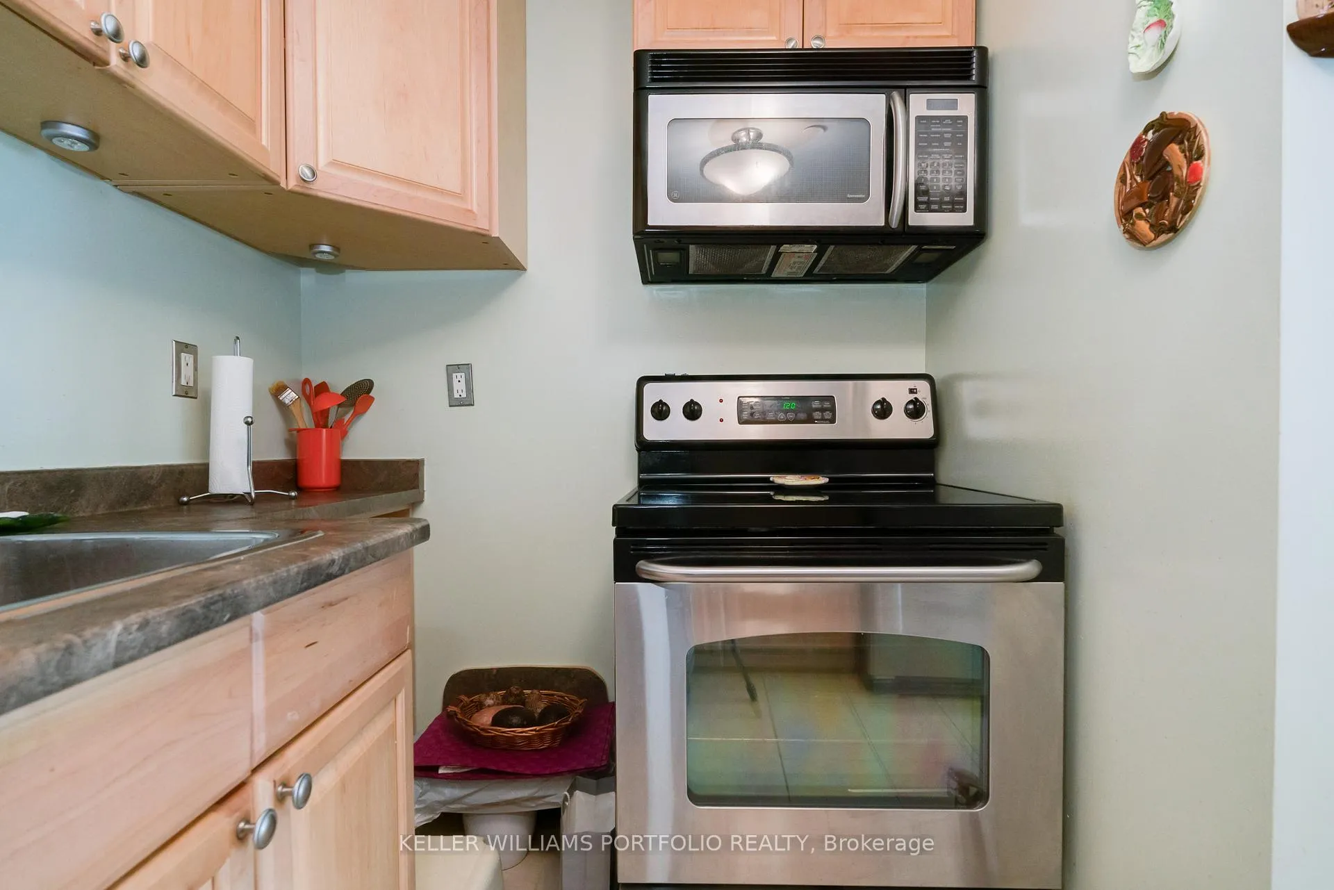 Photo 9 of Unit 413, 71 Front Street E, Toronto, Waterfront Communities — HOMEH