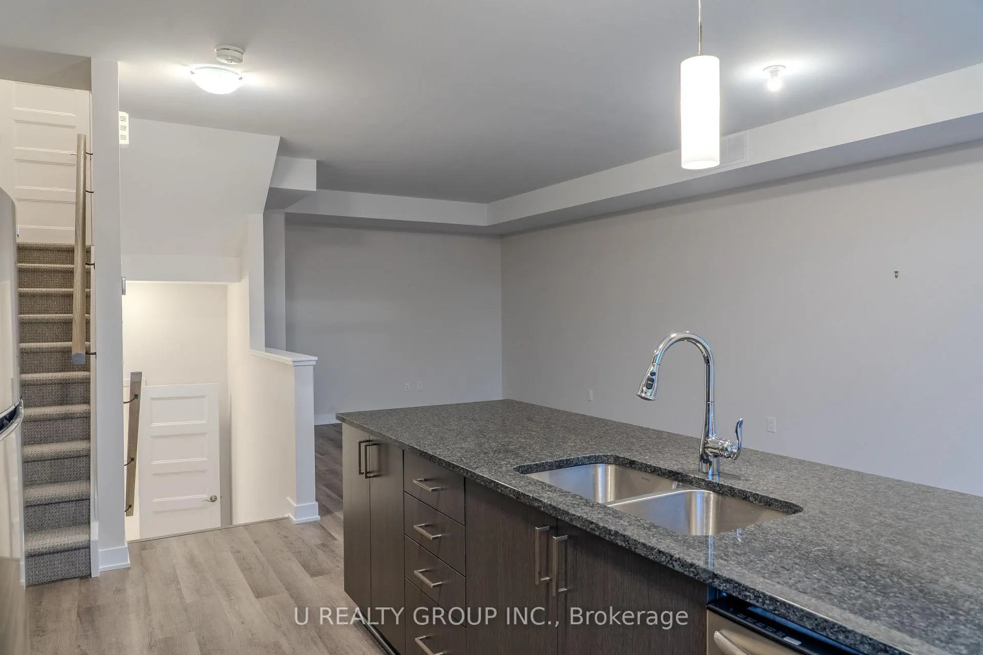Photo 7 of 507 Lourmarin Pvt, Ottawa, Avalon East — HOMEH