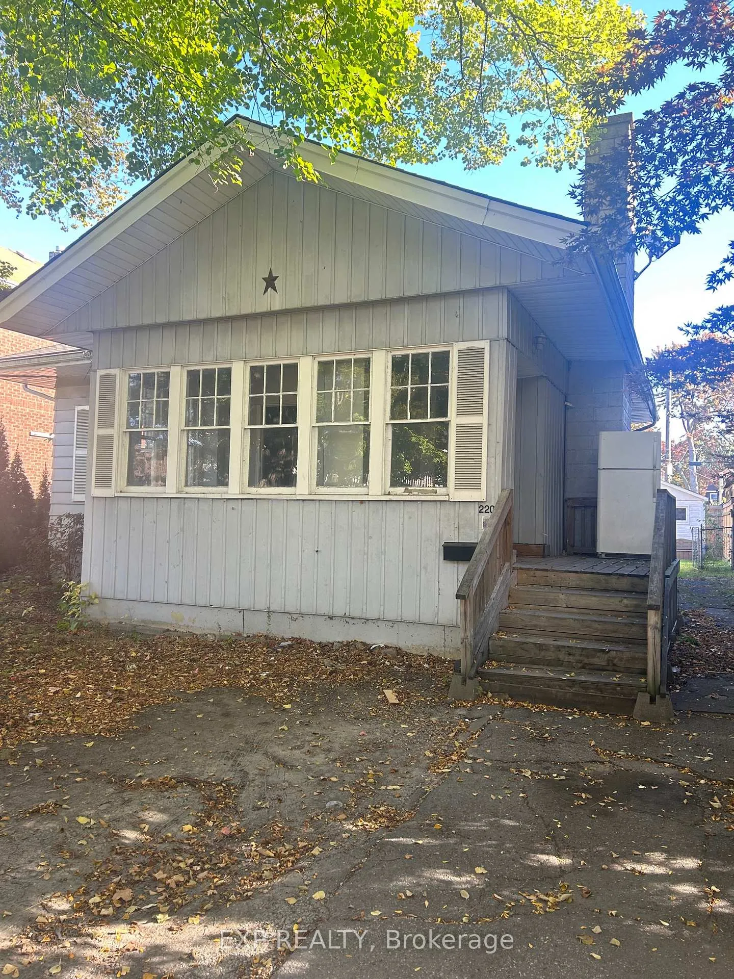 Photo 2 of 220 Mcewan Avenue, Windsor, Windsor University District — HOMEH
