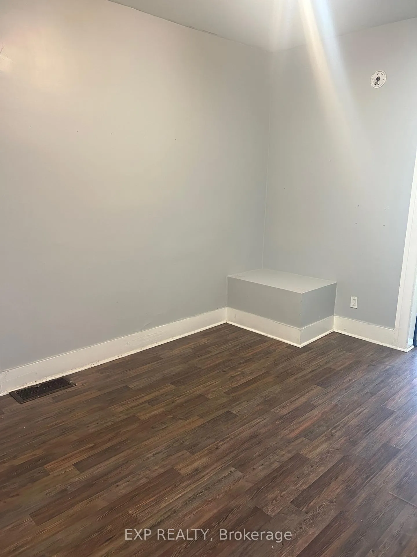 Photo 13 of 220 Mcewan Avenue, Windsor, Windsor University District — HOMEH