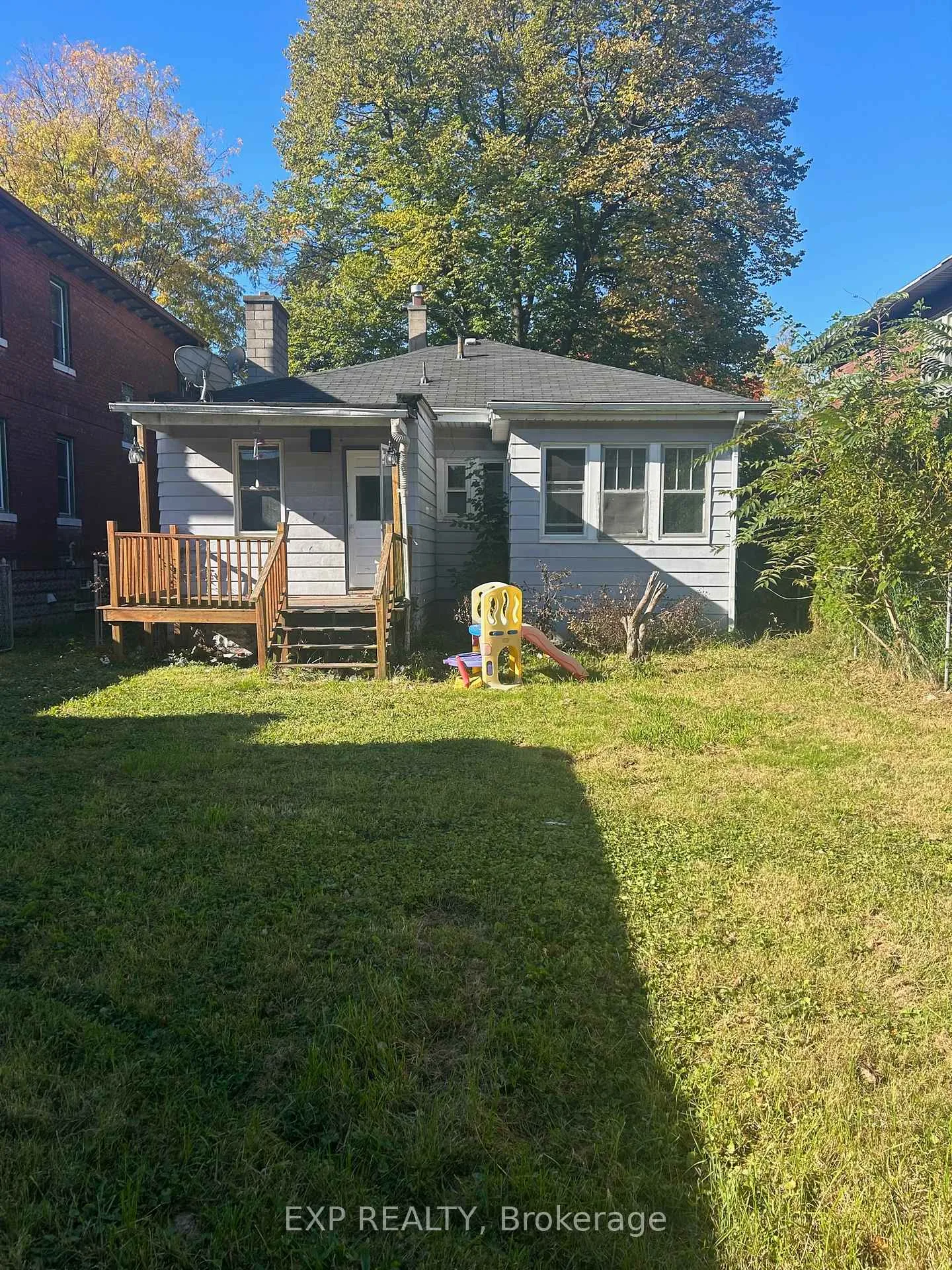 Photo 18 of 220 Mcewan Avenue, Windsor, Windsor University District — HOMEH