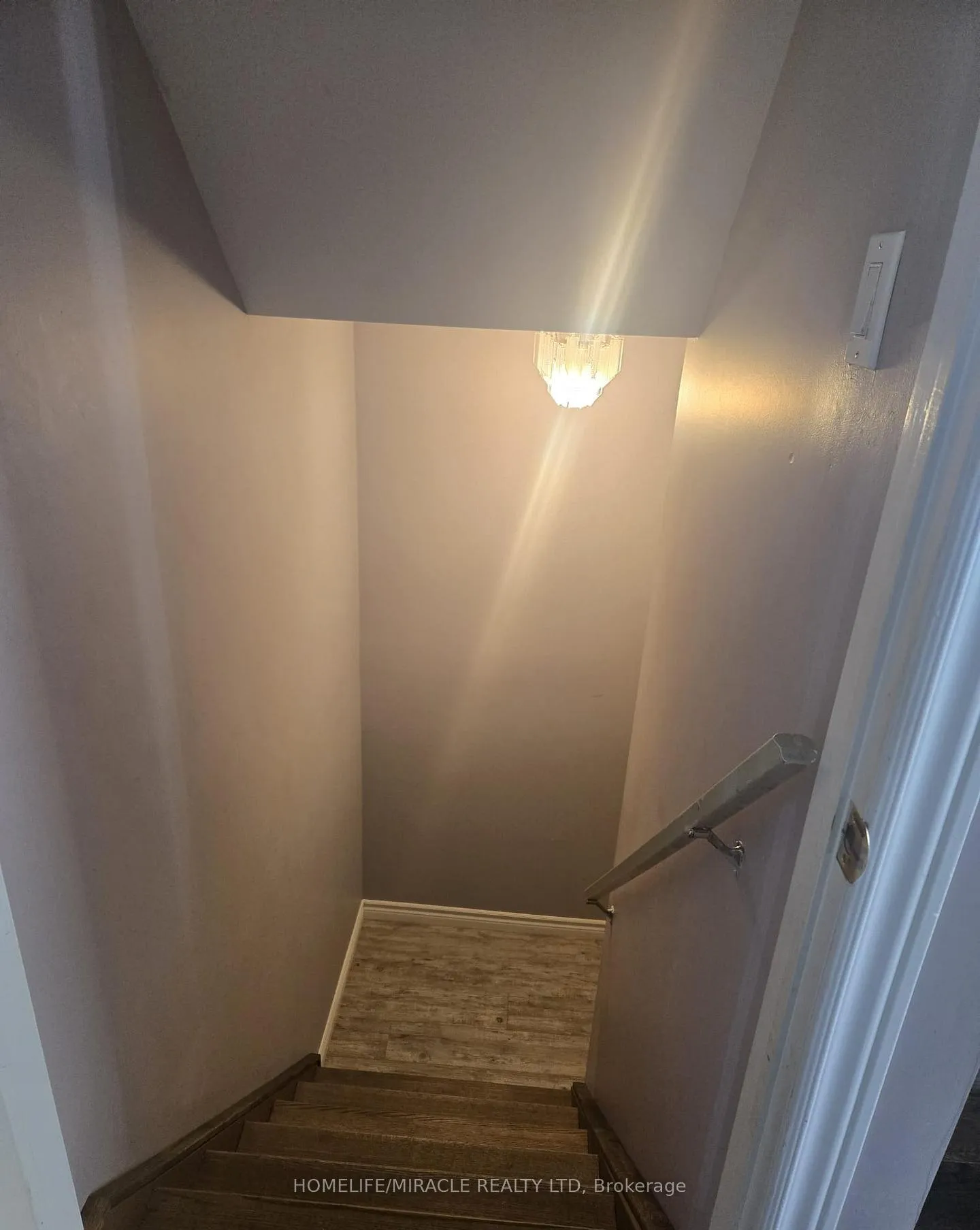 Photo 20 of 10 Gina Drive, Vaughan, Vellore Village — HOMEH