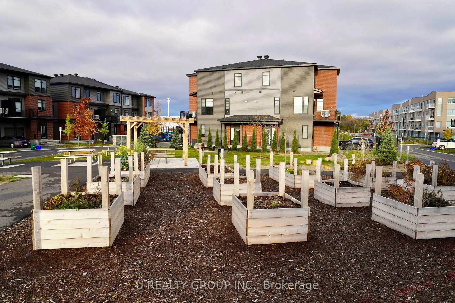 Photo 26 of 639 Corporal Private, Ottawa, Blossom Park/Kemp Park/Findlay Creek — HOMEH