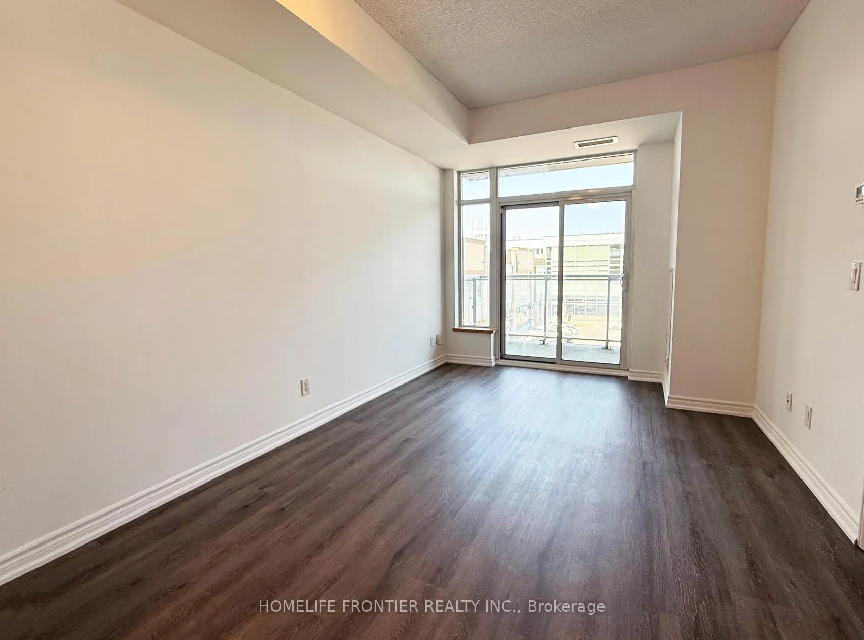 Photo 4 of Unit 305, 8323 Kennedy Road, Markham, Village Green-South Unionville — HOMEH