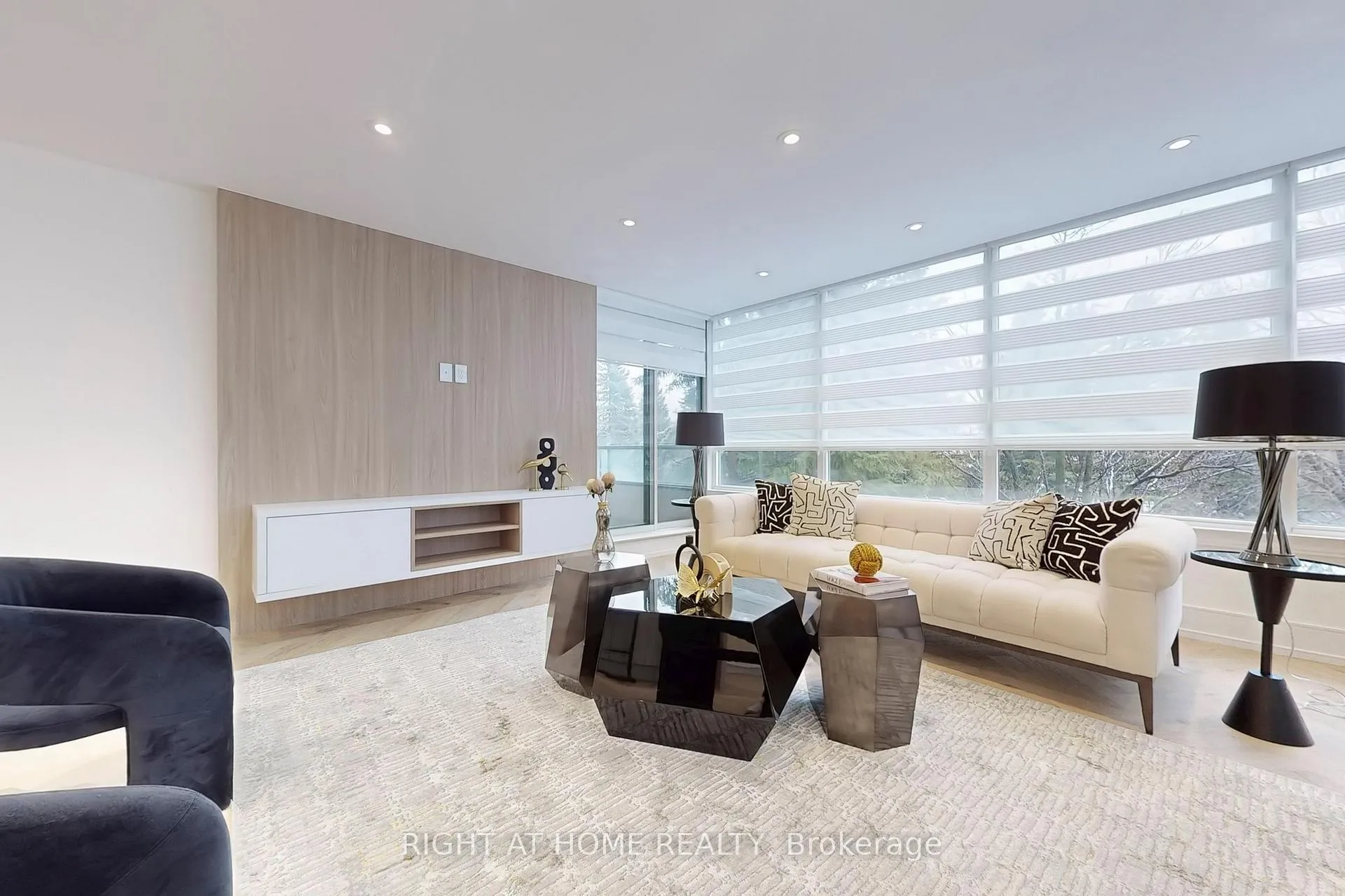 Photo 2 of Unit 303, 120 Promenade Circle, Vaughan, Brownridge — HOMEH