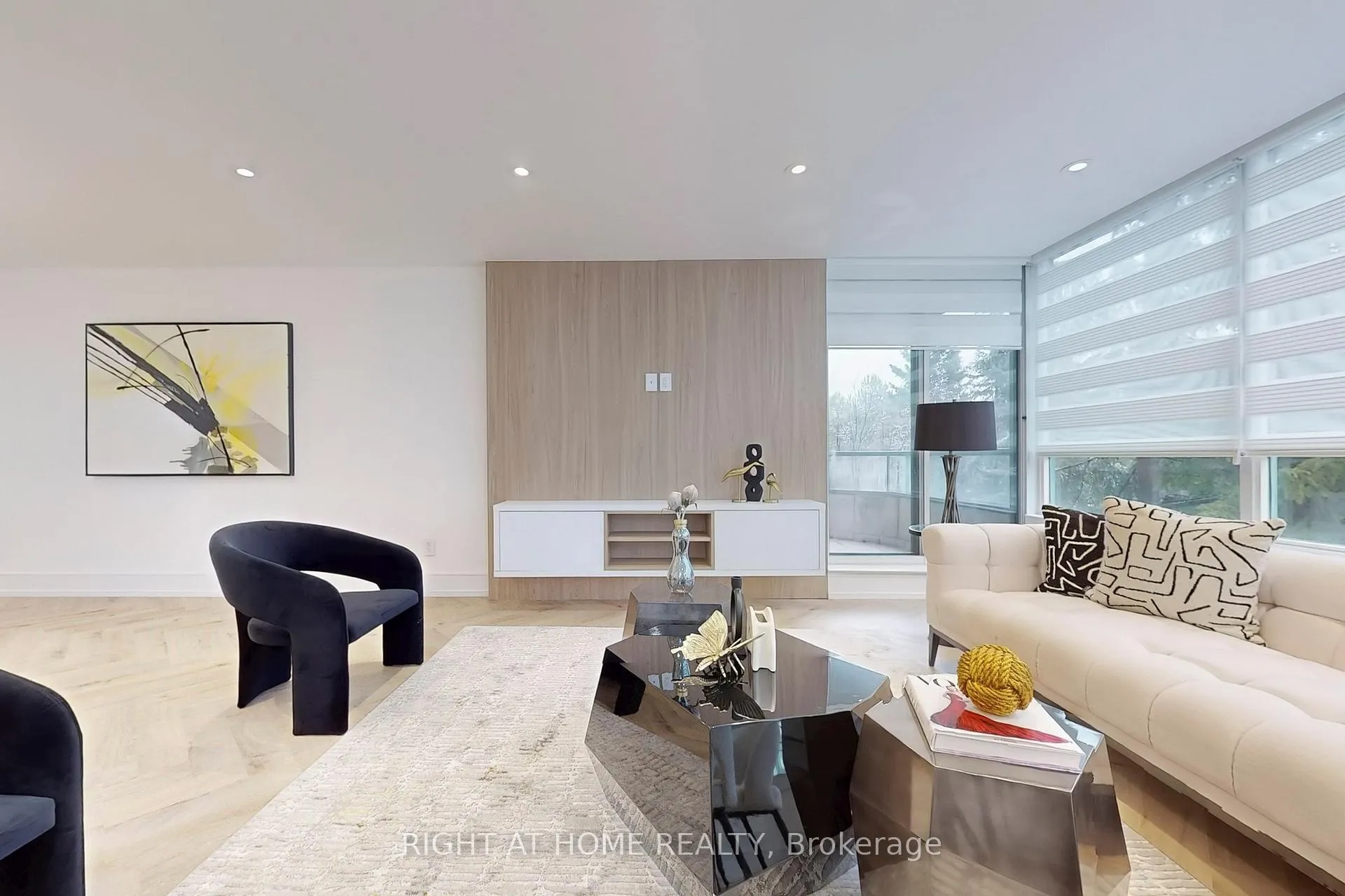 Photo 4 of Unit 303, 120 Promenade Circle, Vaughan, Brownridge — HOMEH