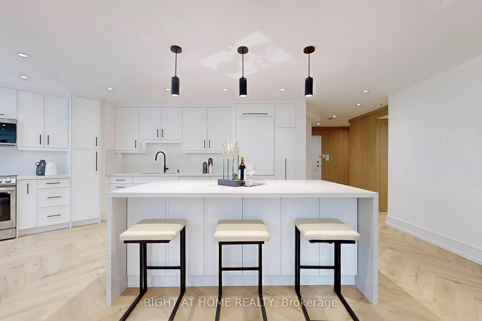 Photo 11 of Unit 303, 120 Promenade Circle, Vaughan, Brownridge — HOMEH