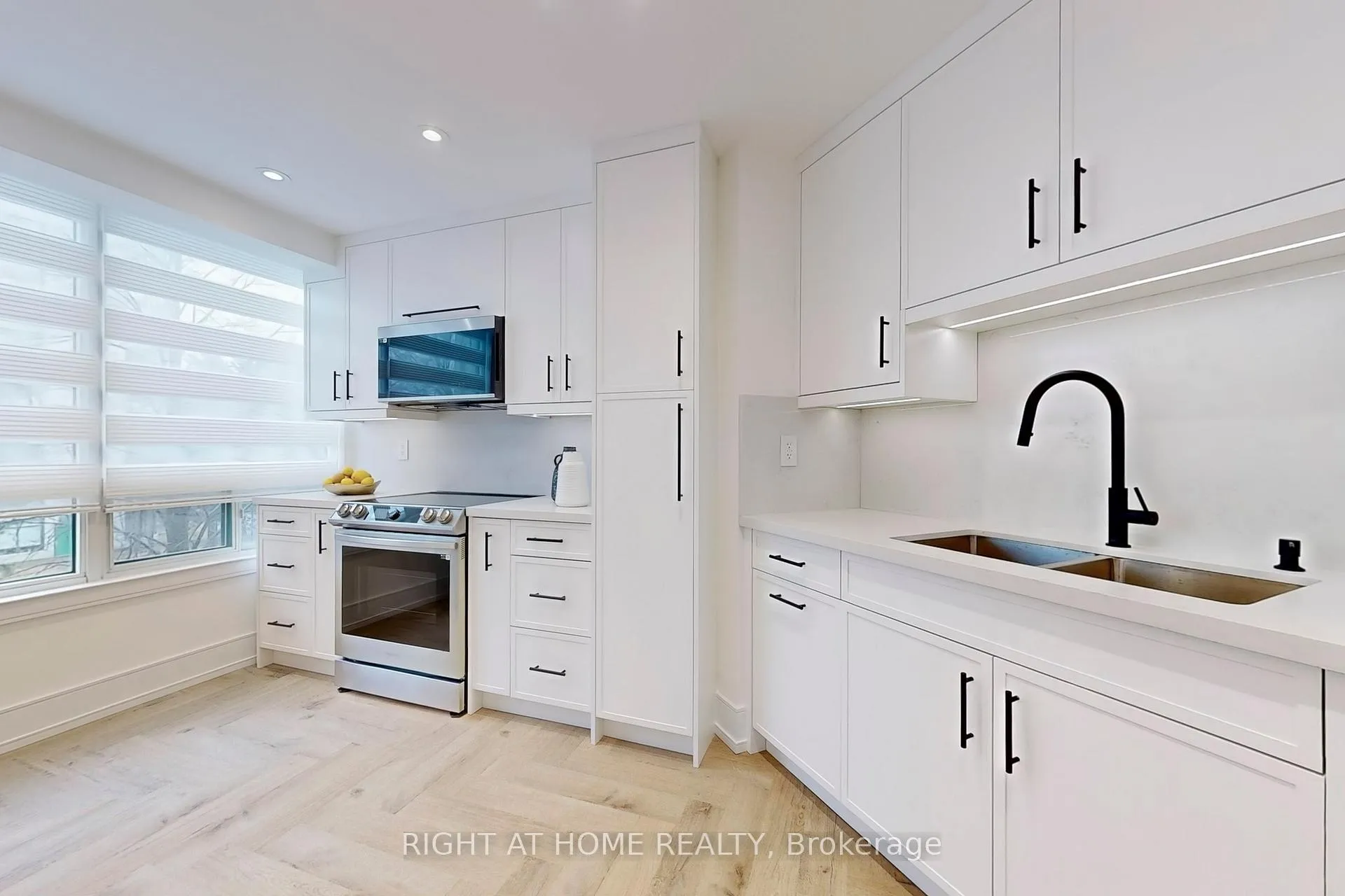 Photo 14 of Unit 303, 120 Promenade Circle, Vaughan, Brownridge — HOMEH