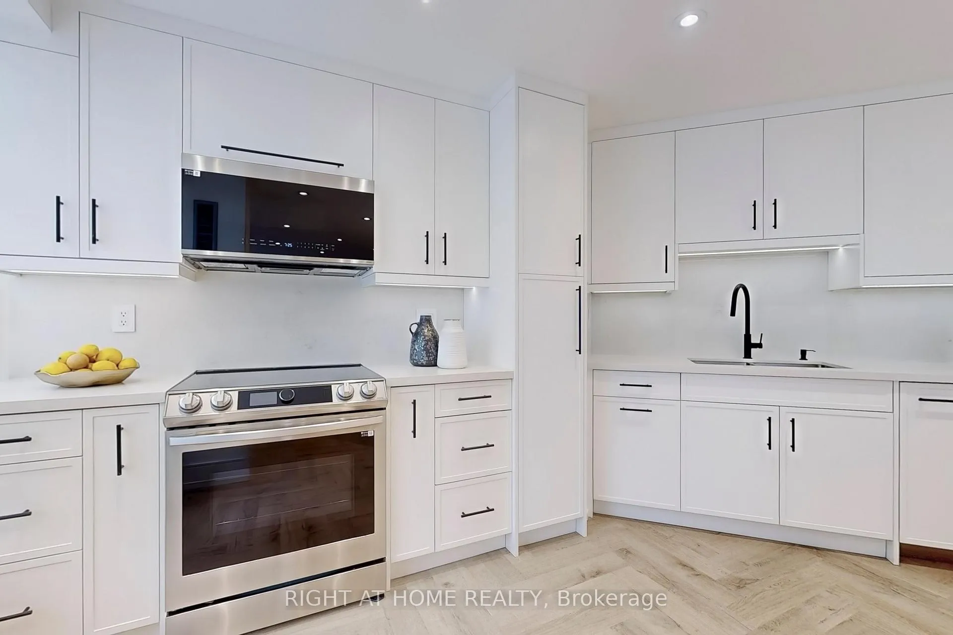 Photo 15 of Unit 303, 120 Promenade Circle, Vaughan, Brownridge — HOMEH