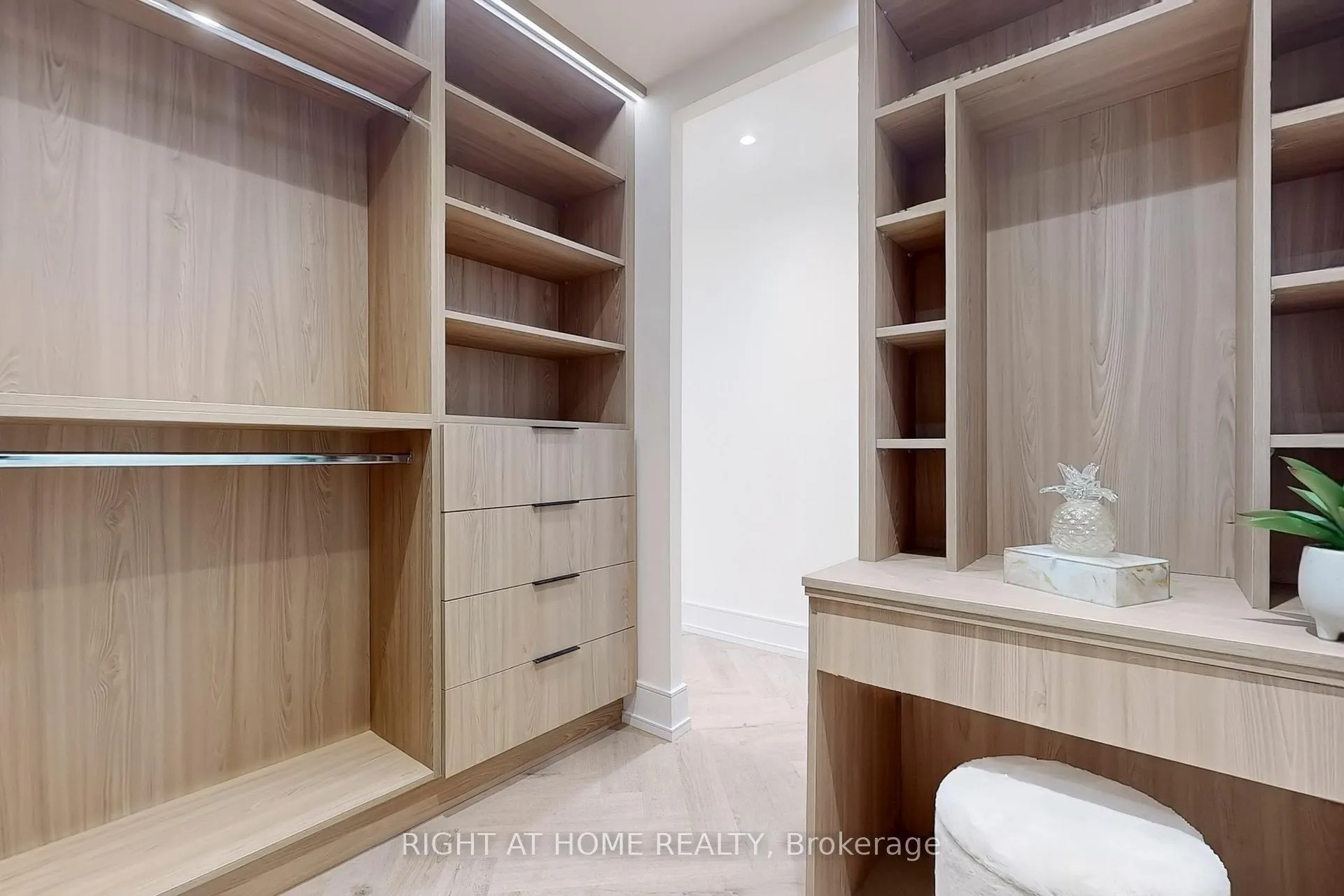 Photo 18 of Unit 303, 120 Promenade Circle, Vaughan, Brownridge — HOMEH