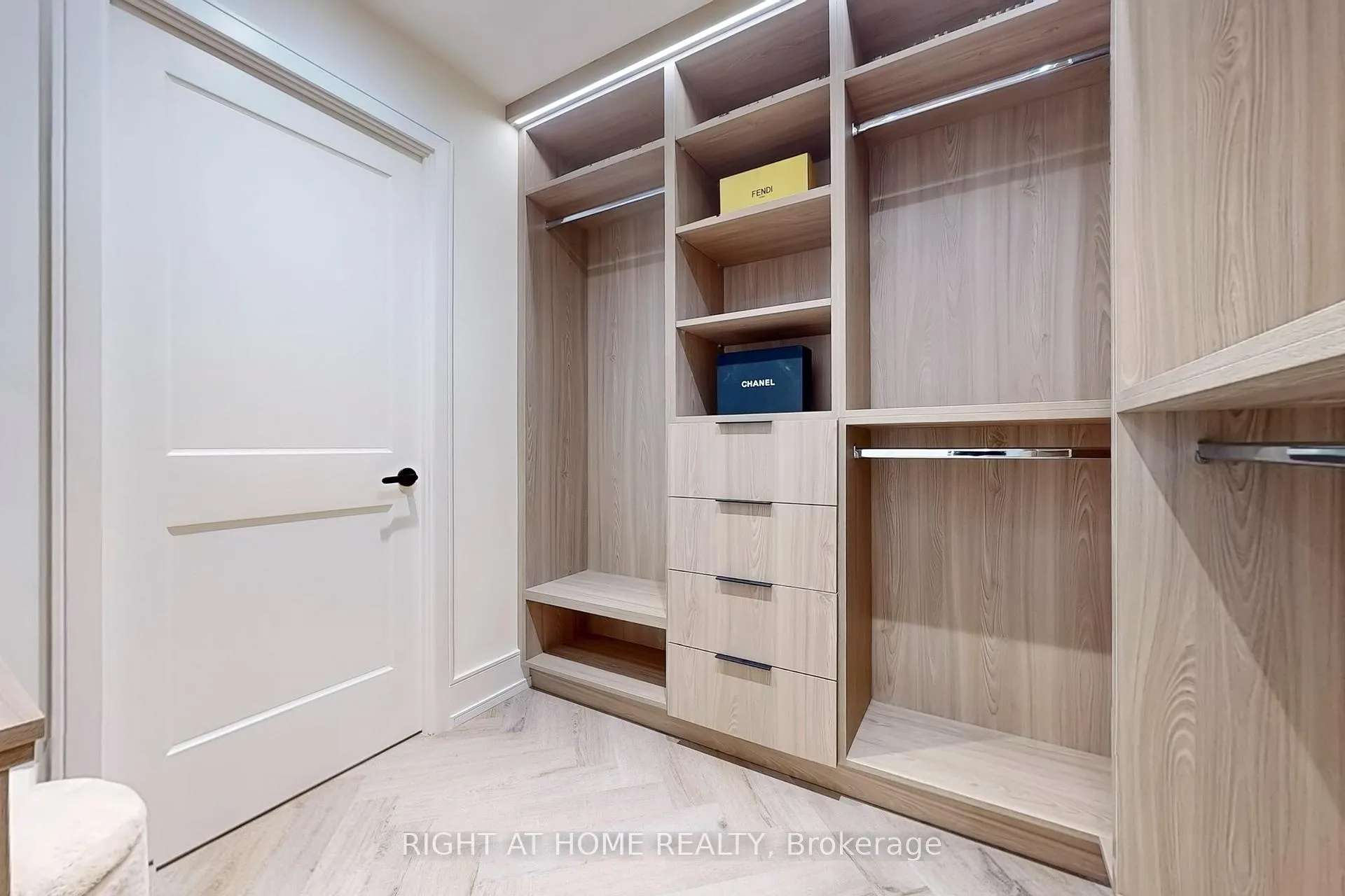 Photo 19 of Unit 303, 120 Promenade Circle, Vaughan, Brownridge — HOMEH
