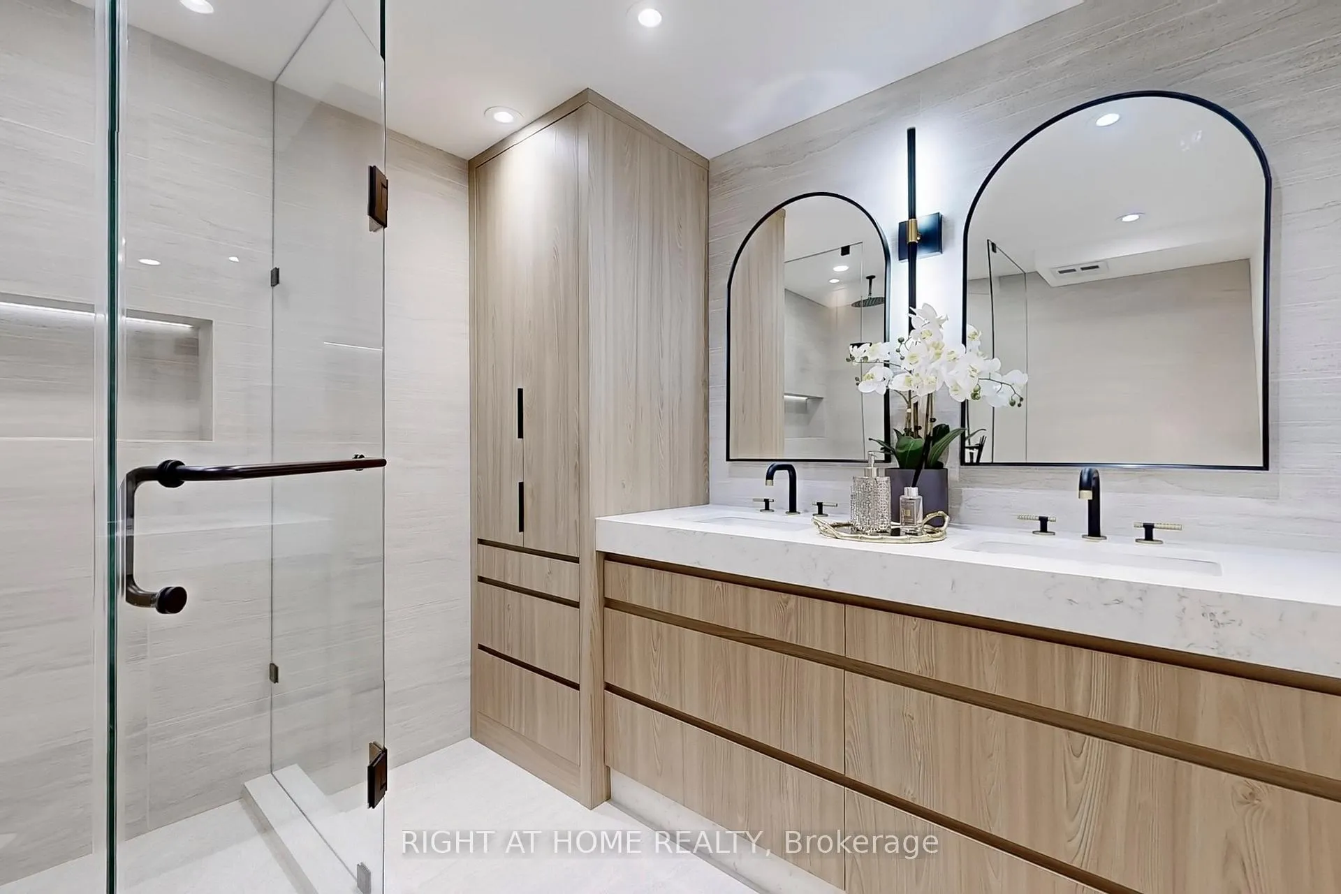 Photo 21 of Unit 303, 120 Promenade Circle, Vaughan, Brownridge — HOMEH